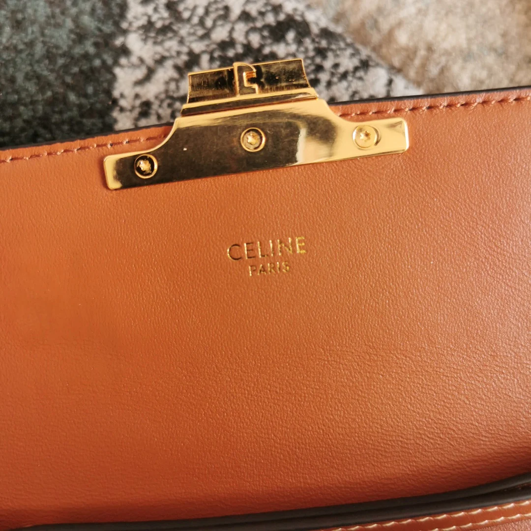 Celine - Сумка-конверт через плечо - Монограмма, коричневая