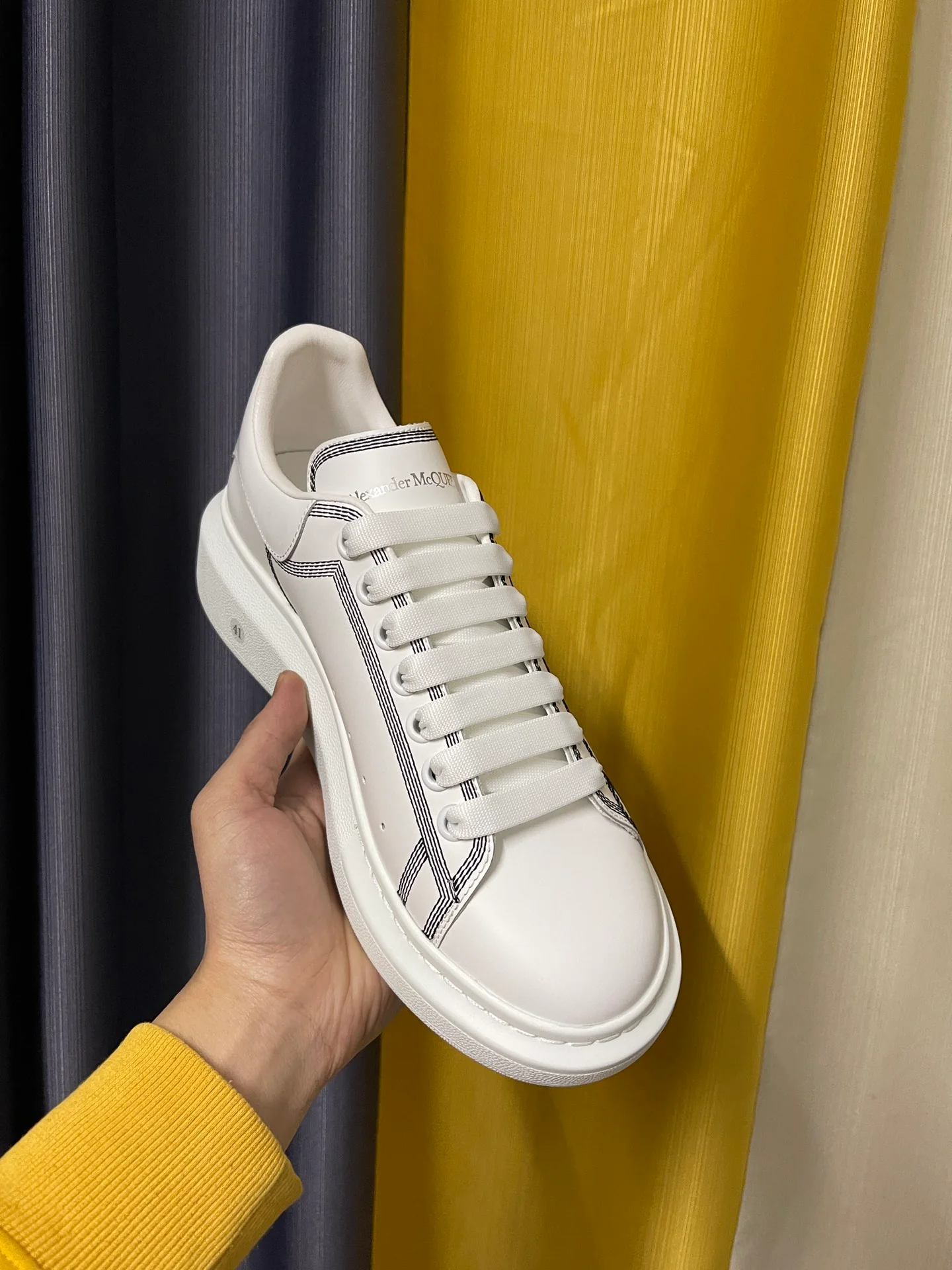 Классические белые кроссовки McQueen - унисекс - полностью белая кожа - черные полоски - премиум-издание