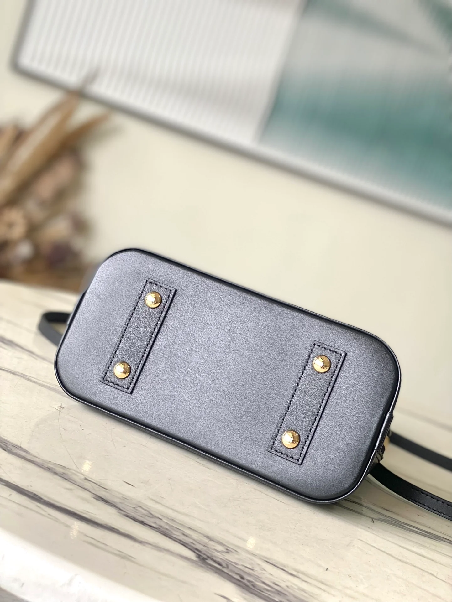 m22878-LV-new-alma-bb сумка-оболочка-черная