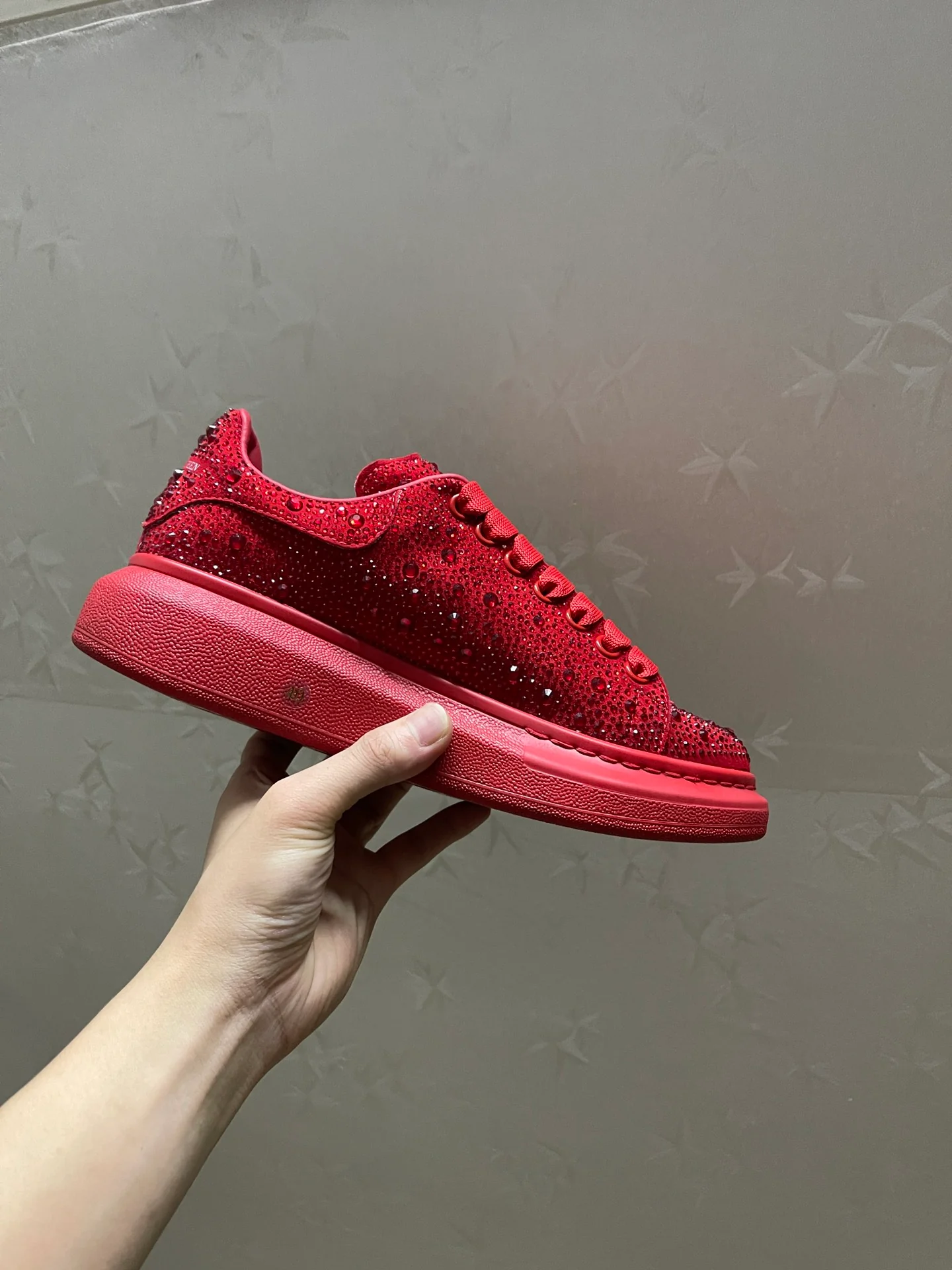 Классические белые кроссовки McQueen - унисекс - Red Diamond