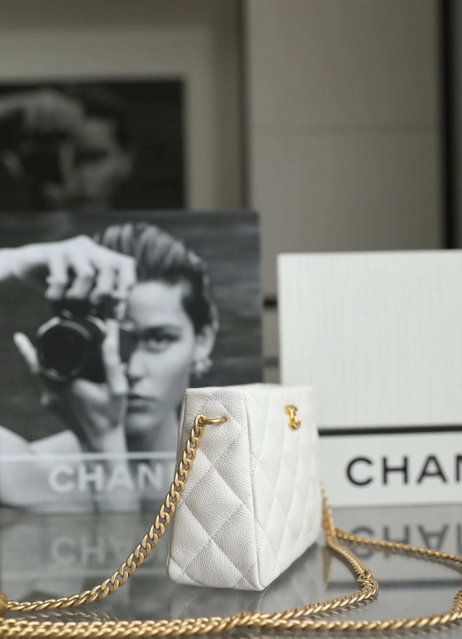 Новинка сезона весна/лето 2023 от Chanel - сумка-хобо в форме сердца - маленькая - белая