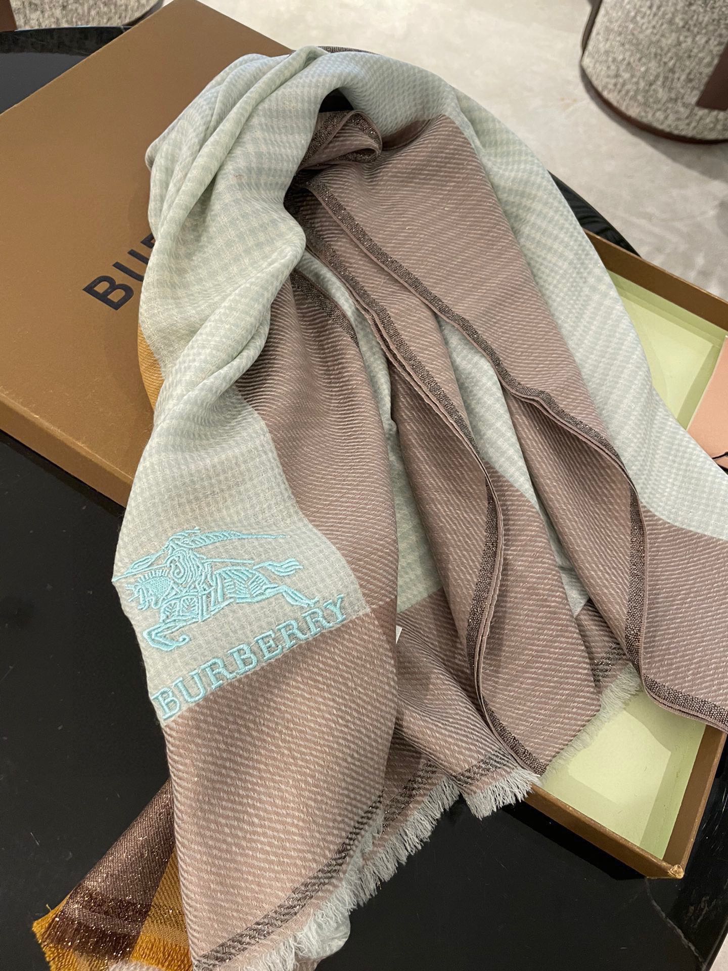 Кашемировый шарф Burberry - 105-180 см