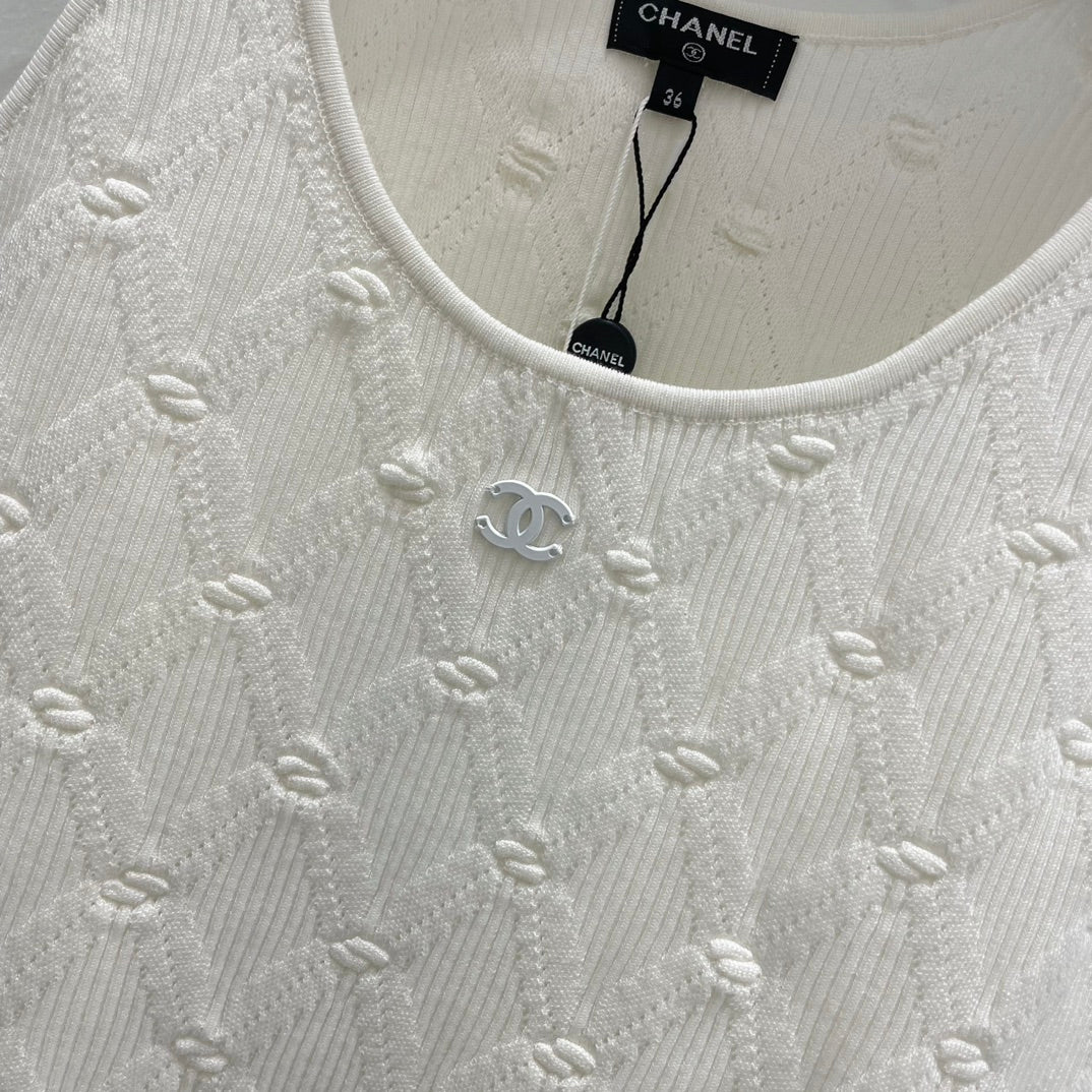 Жилет Chanel 2404 с бриллиантовой жаккардовой отделкой - белый