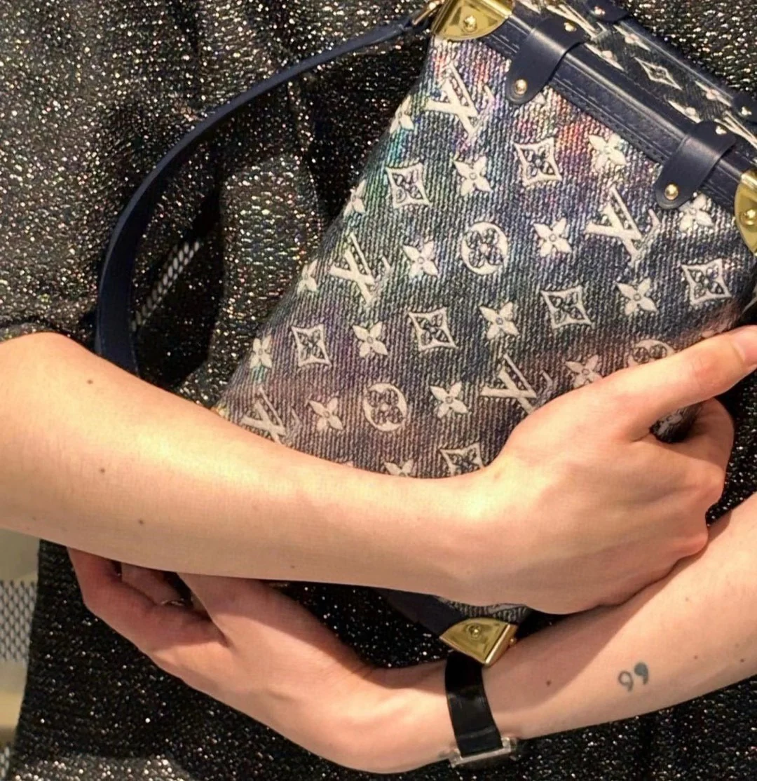 m22944-LV-side-trunk handbag-blue