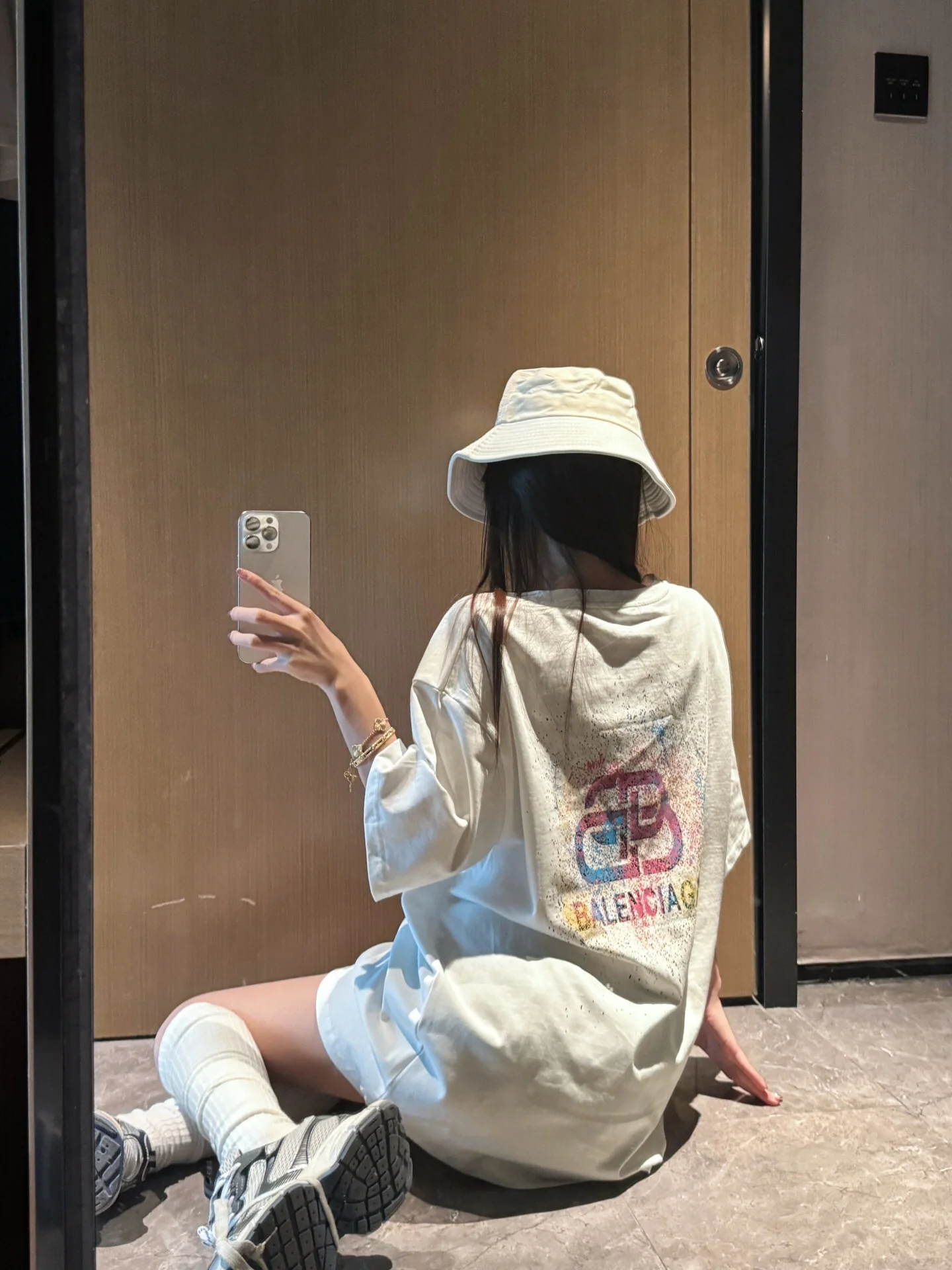 Футболка Balenciaga 2403 с расписным узором, свободного кроя, с коротким рукавом - черно-белая