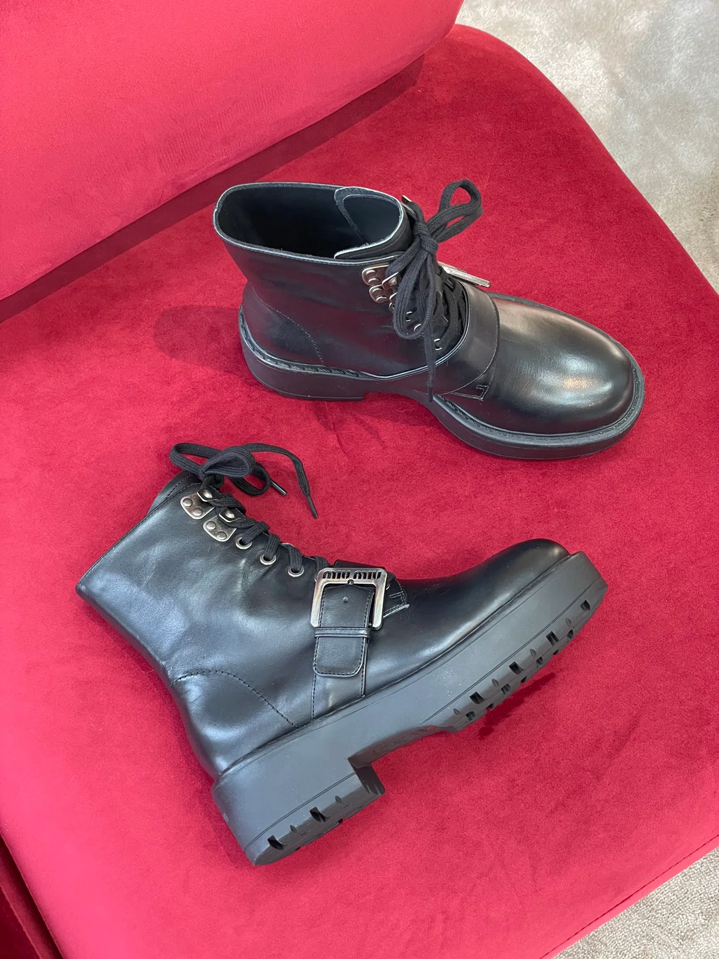 Miu Miu - Новинка сезона осень/зима 2022 - Кожаные мотоциклетные ботильоны