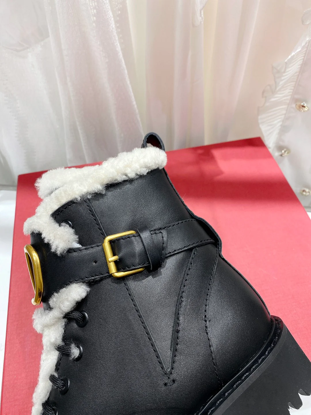 Ботинки на платформе Valentino с подкладкой из овчины — черные