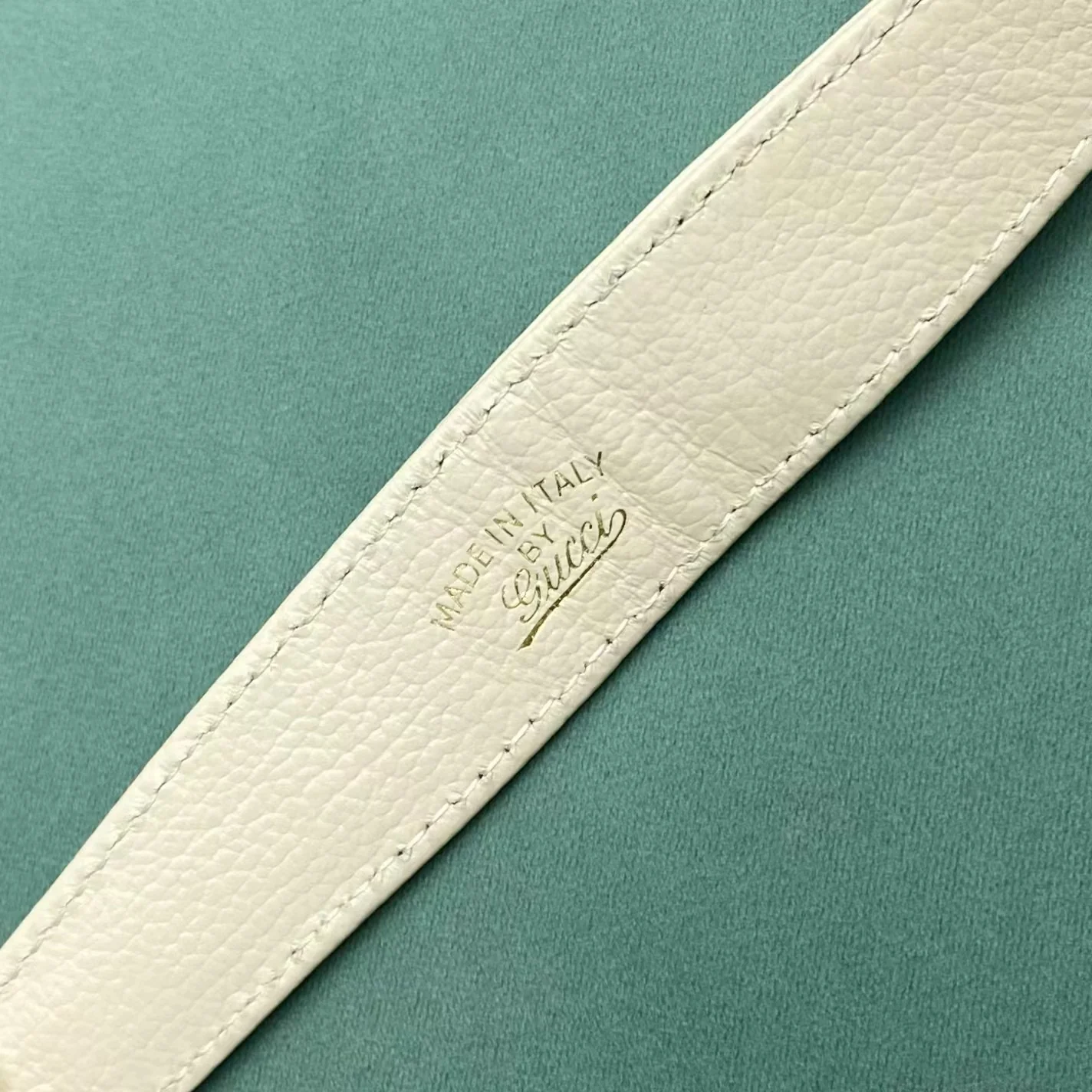 Сумка Gucci на цепочке через плечо - белая