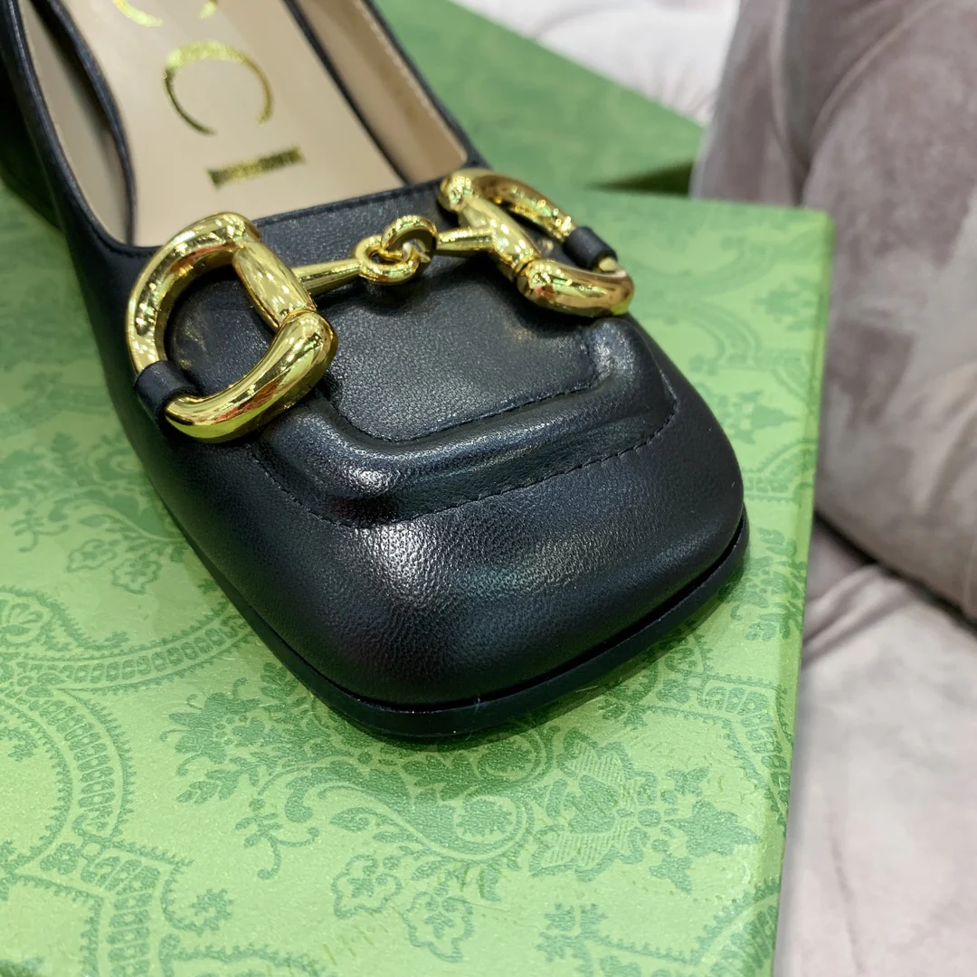 Туфли на высоком каблуке Gucci в стиле ретро с квадратным носком и массивным носком