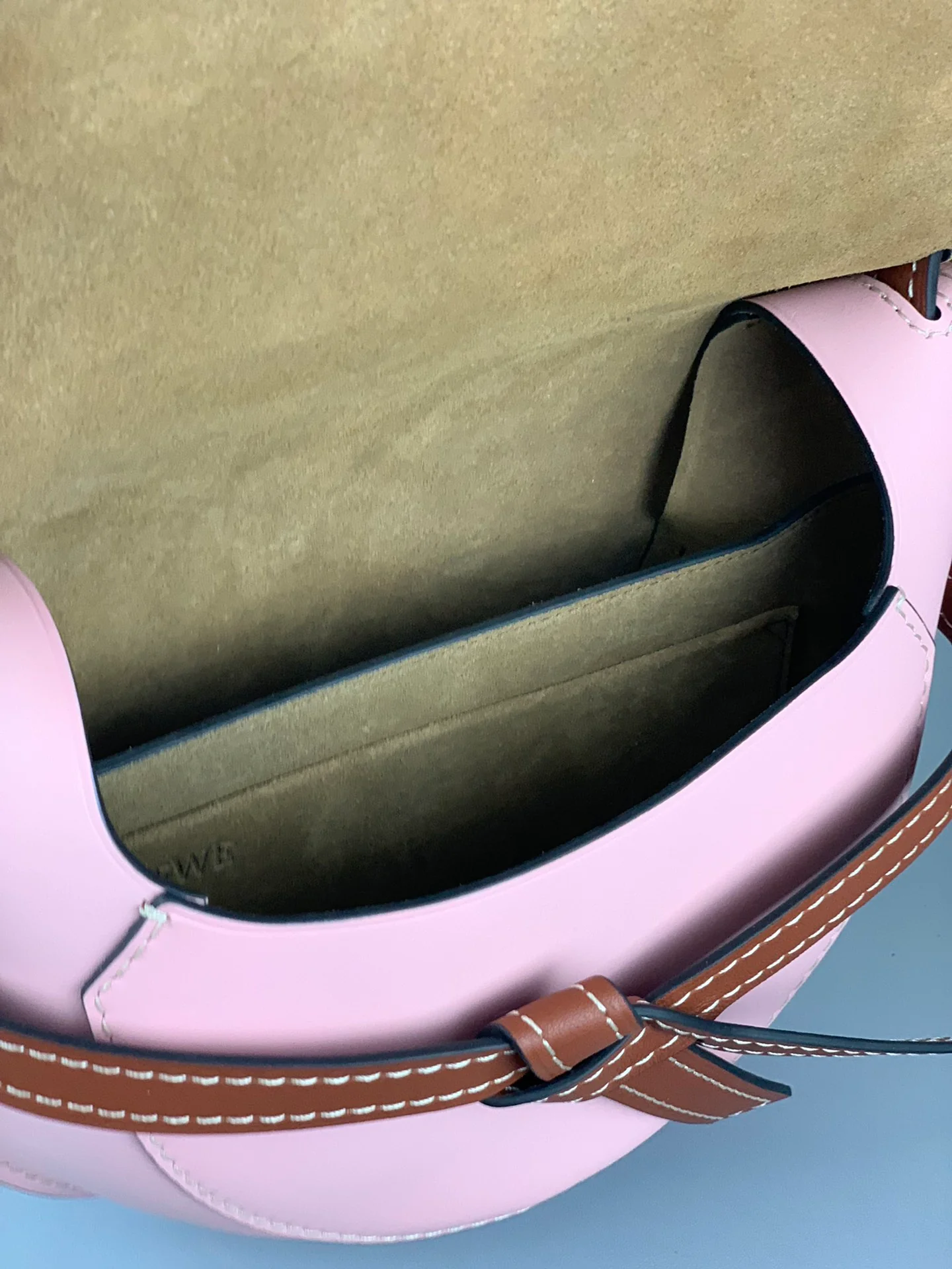 Loewe-gate-small-20x19x11-5-cm