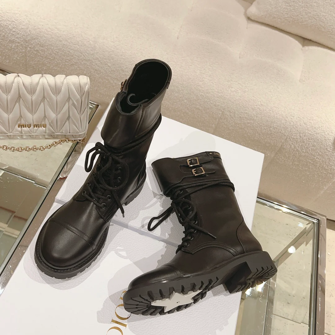 Новинка сезона осень/зима 2023 от Dior — Ботинки Dr. Martens на шнуровке — Черные