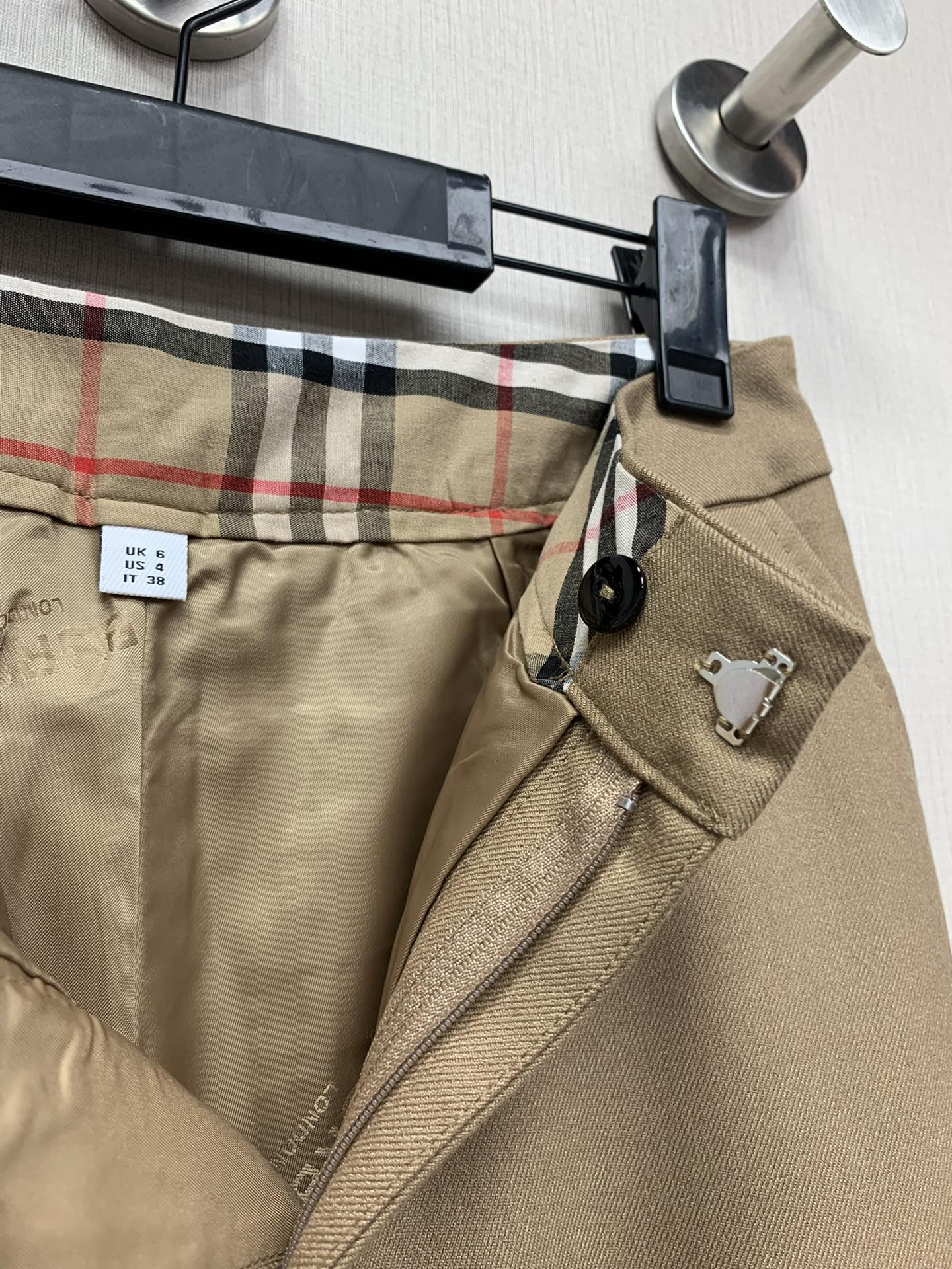 Burberry - 2403-24 Новый костюм для ранней весны - Брюки