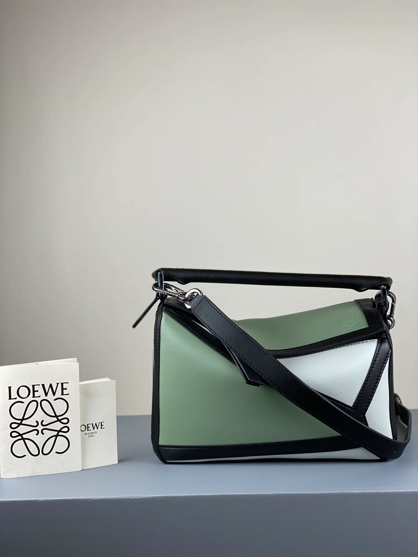 Сумка Loewe Puzzle из телячьей кожи, маленький размер 18.