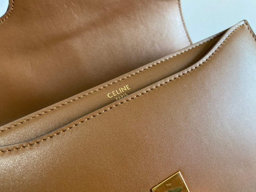 кожаная сумка Celine Soft 16 на цепочке