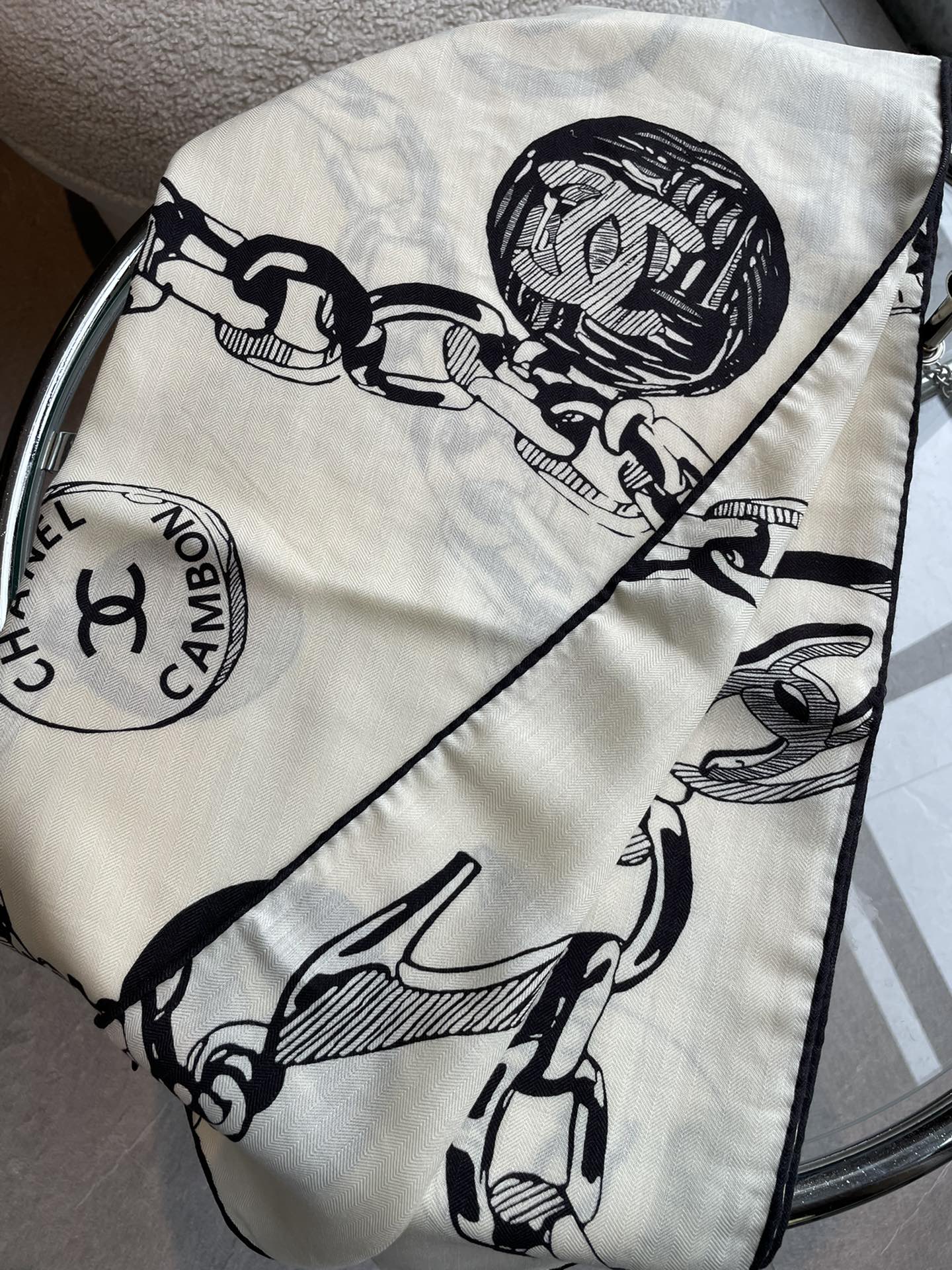 Шелковый шарф Chanel 2024 в форме подвески