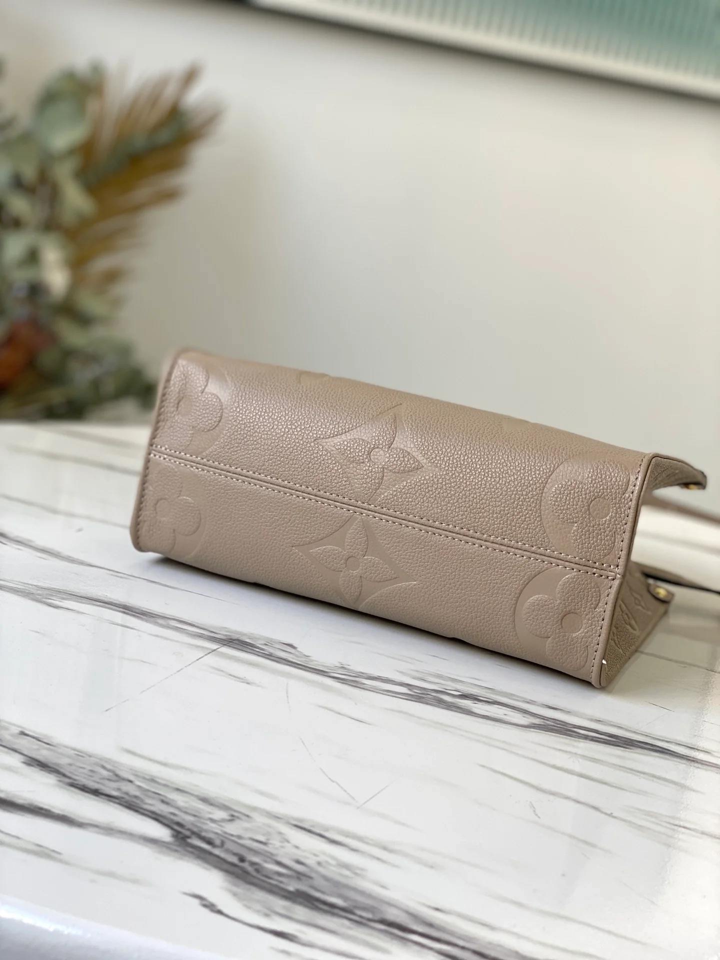 lv-m45660-apricot-onthego-pm