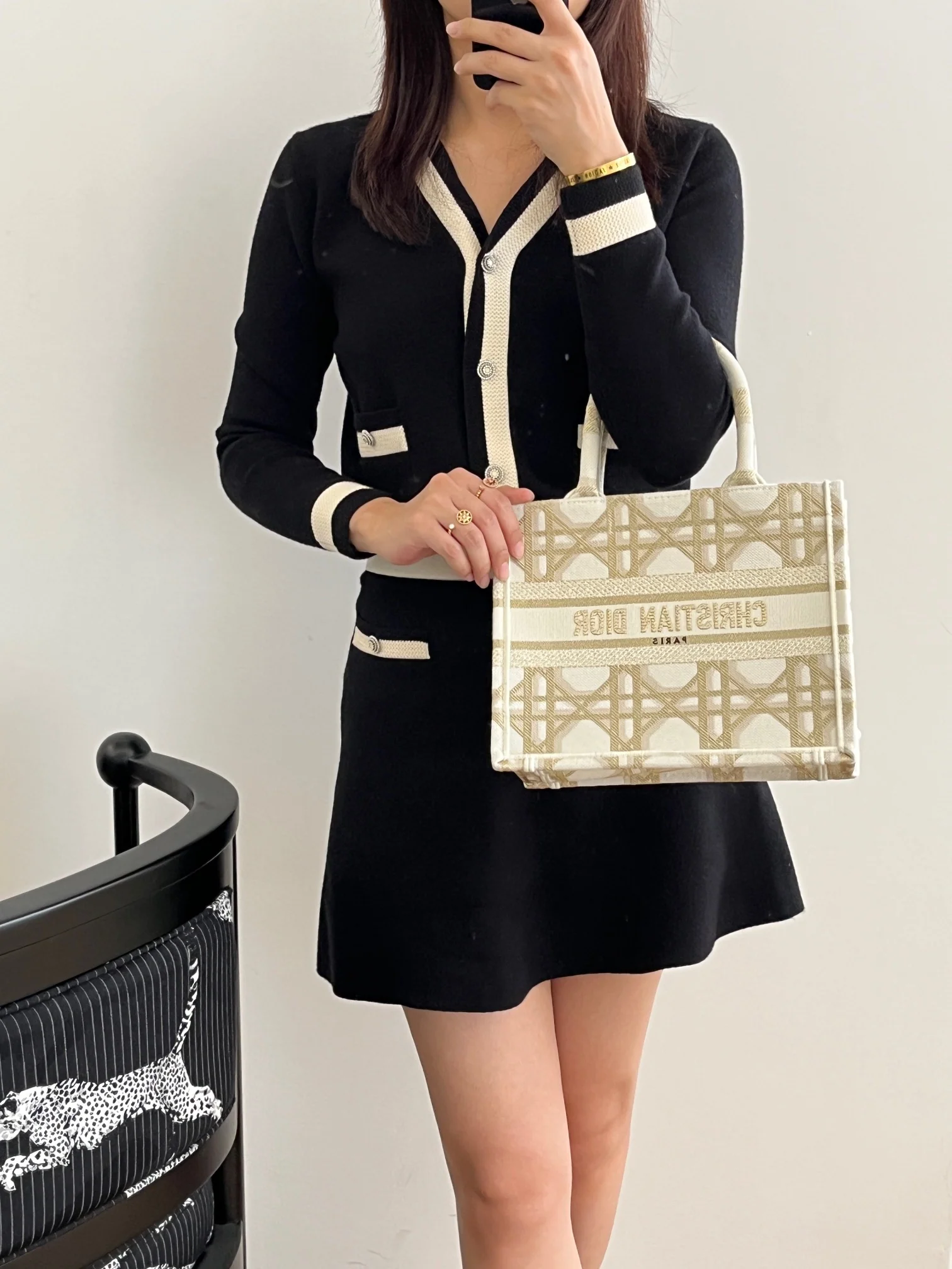 Коллекция Dior Весна/Лето 2024 - Сумка-тоут для книг - Классический ромбовидный узор - Абрикосовый цвет - Маленький размер