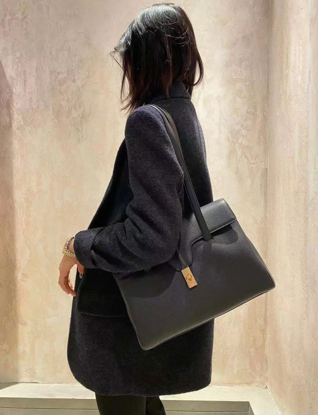 Сумка Celine Soft 16 из зернистой телячьей кожи средней плотности - 1 шт.