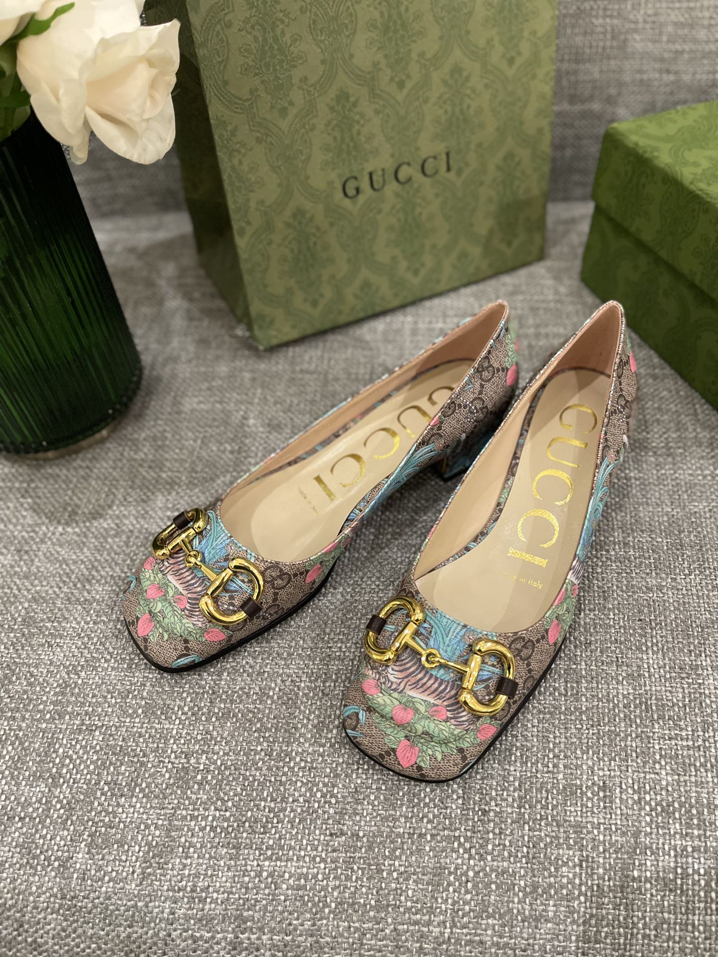 Gucci - обувь с закрытым носком