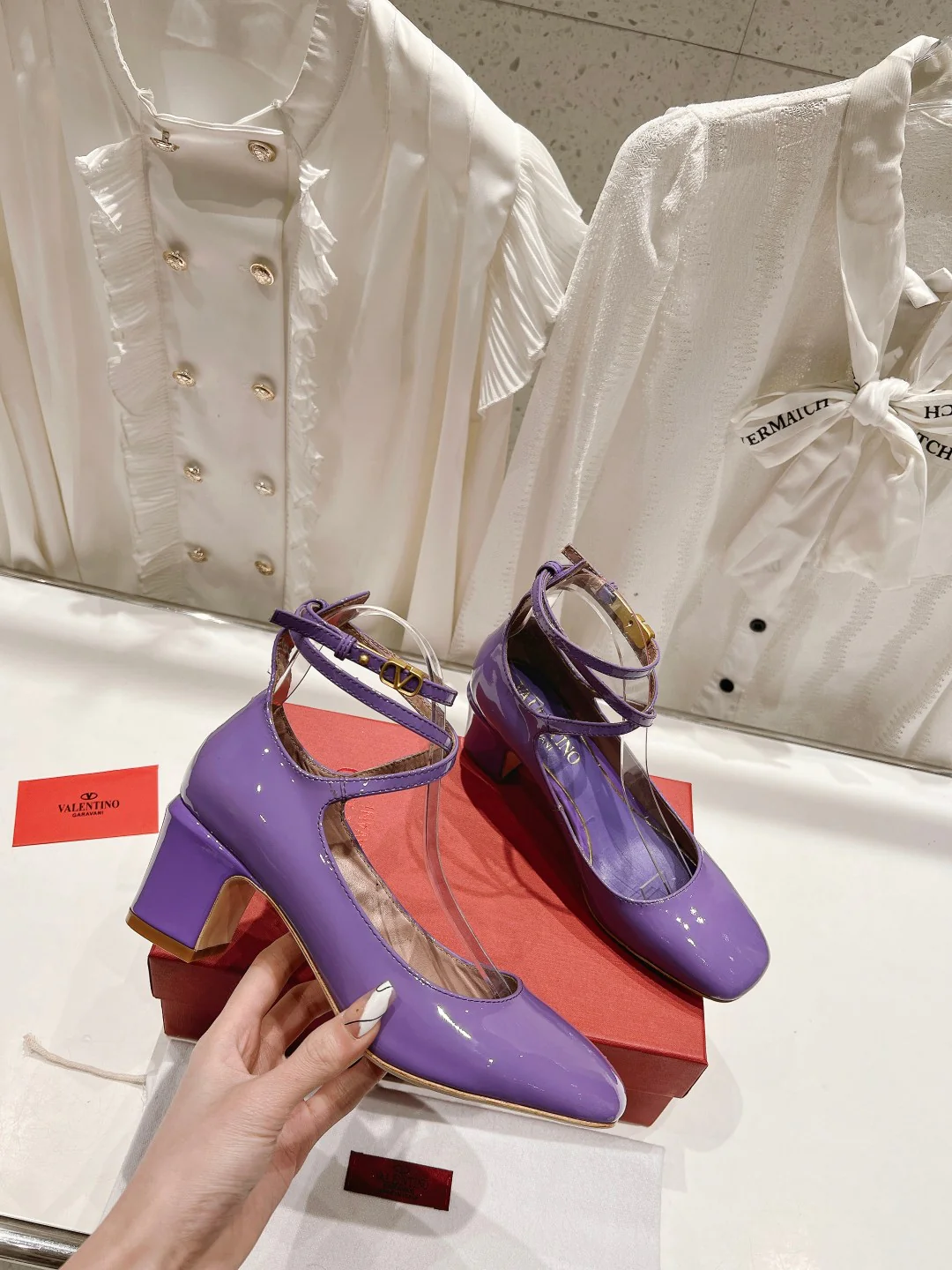 Коллекция Valentino Весна/Лето 2023 - Rockstud - Туфли на шнуровке на низком каблуке - 4-5 см - Фиолетовые