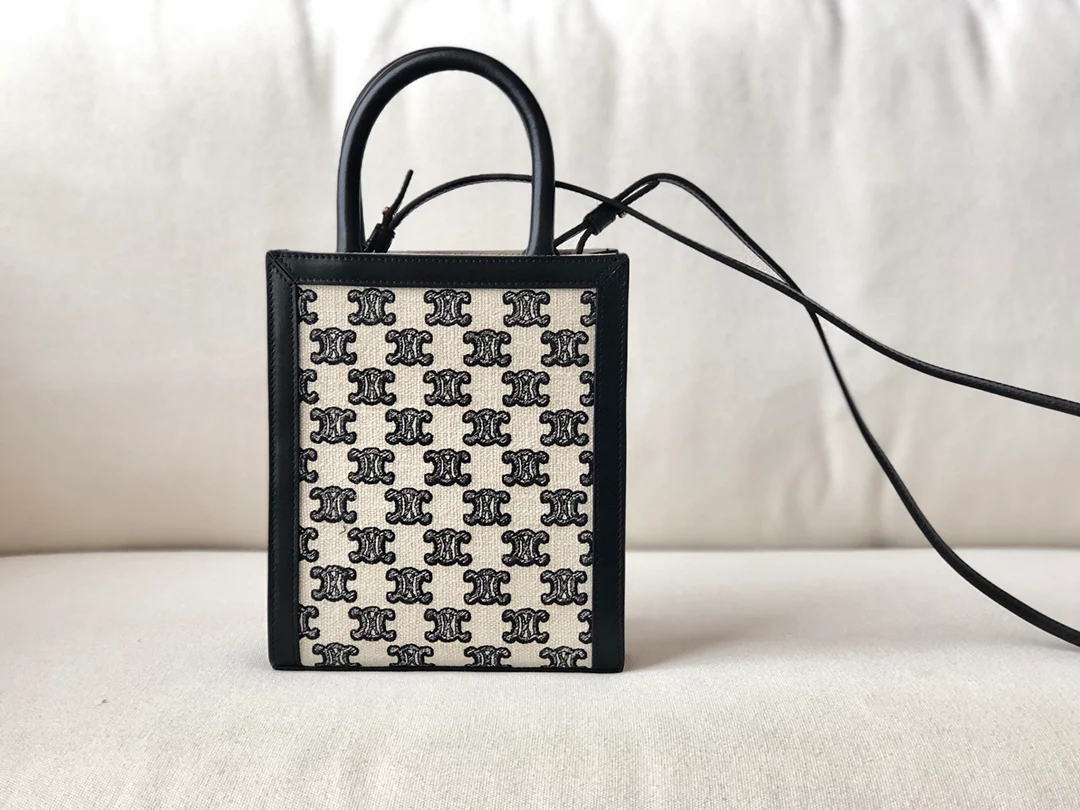 cabas - Миниатюрная вертикальная сумка Triomphe с вышивкой