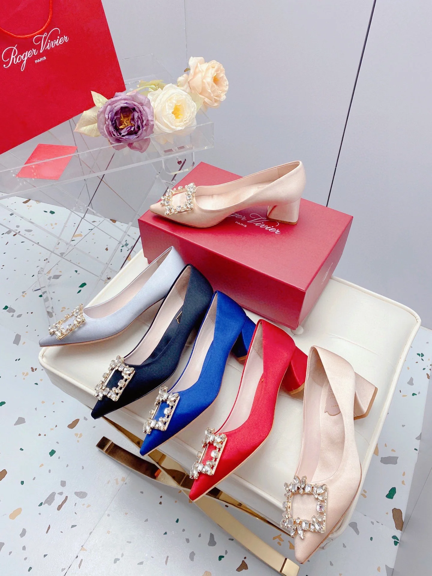 Обувь RV Shoes - Новинки ранней весны 2023 года - Серия обуви Snowflake Buckle - Изображение коллекции