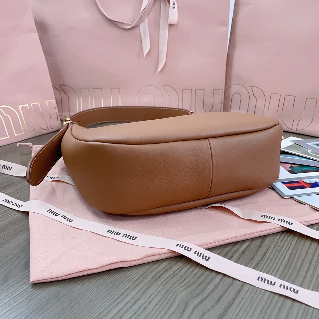 Miu Miu-5bc151 - Сумка-хобо из высококачественной телячьей кожи