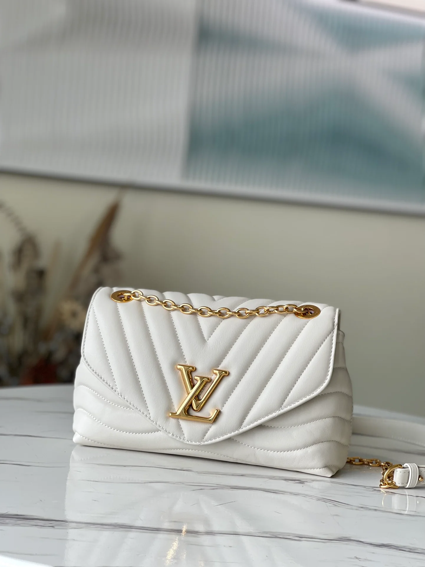 m58549-LV-new-wave-chain bag-white