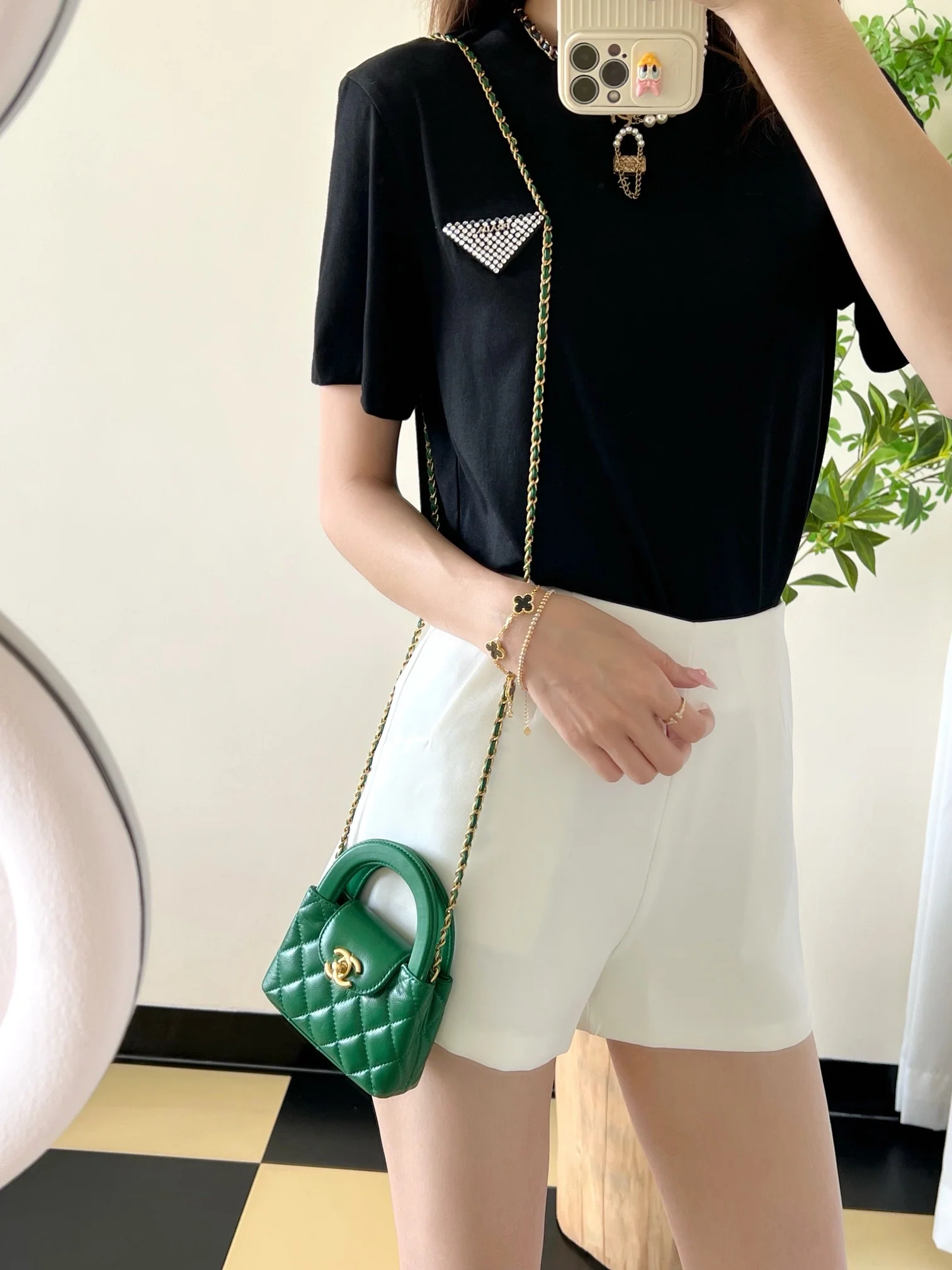 Мини-сумочка Chanel Kelly на цепочке - изумрудно-зеленая