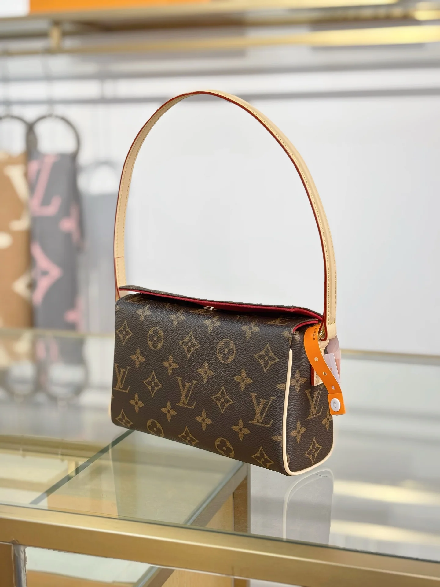 Винтажная маленькая сумочка-коробочка LV-m51900 - канва с монограммой.