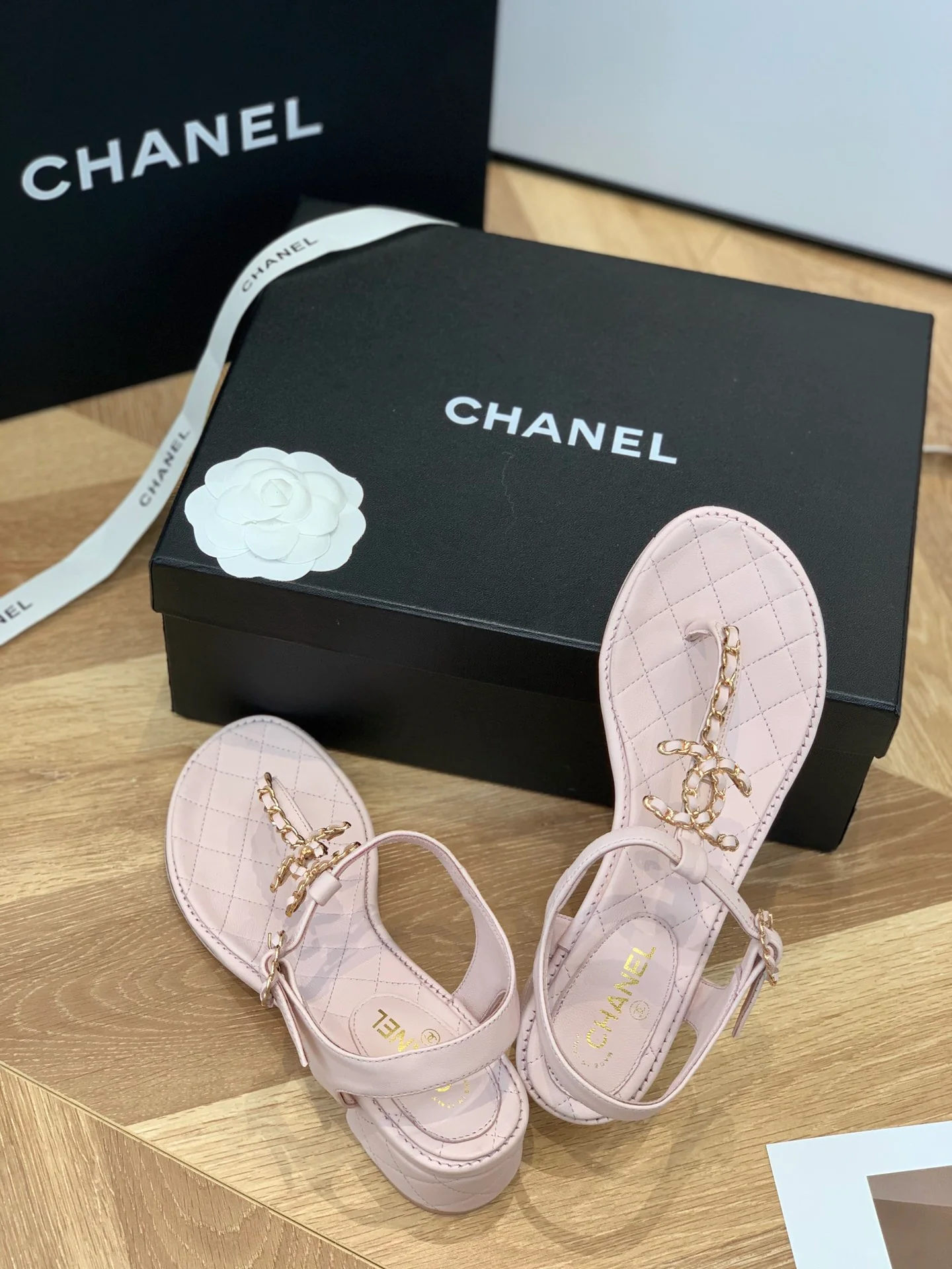 Chanel - Розовые сандалии