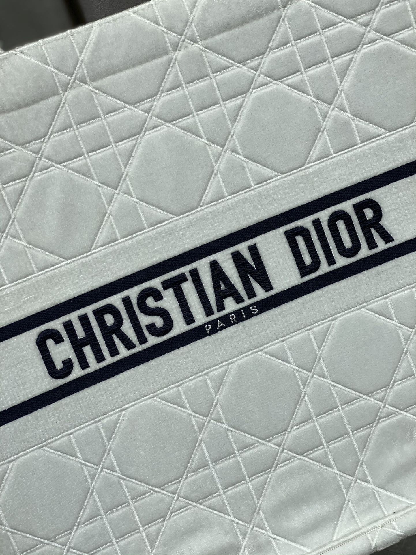 Сумка Dior Book Tote, большой размер 41-5 см, осенне-зимняя коллекция, бархатный узор ?ромб?.