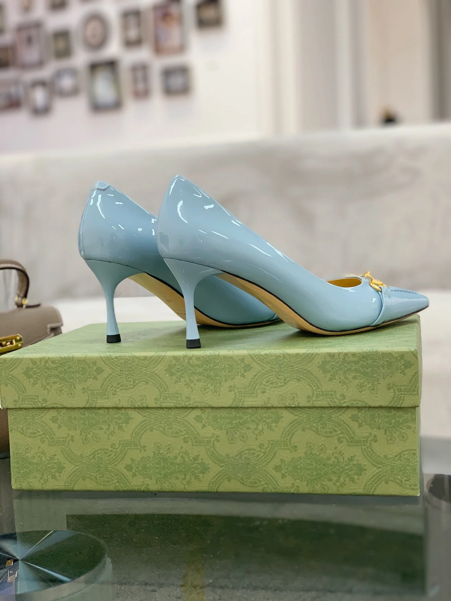 Туфли на высоком каблуке Gucci с острым носком и пряжкой в ??форме подковы