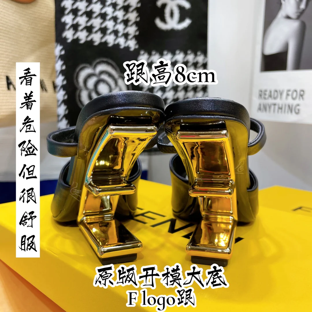 Fendi - Стильные сандалии на F-образном каблуке - Сандалии на высоком каблуке с открытым носком - Черные