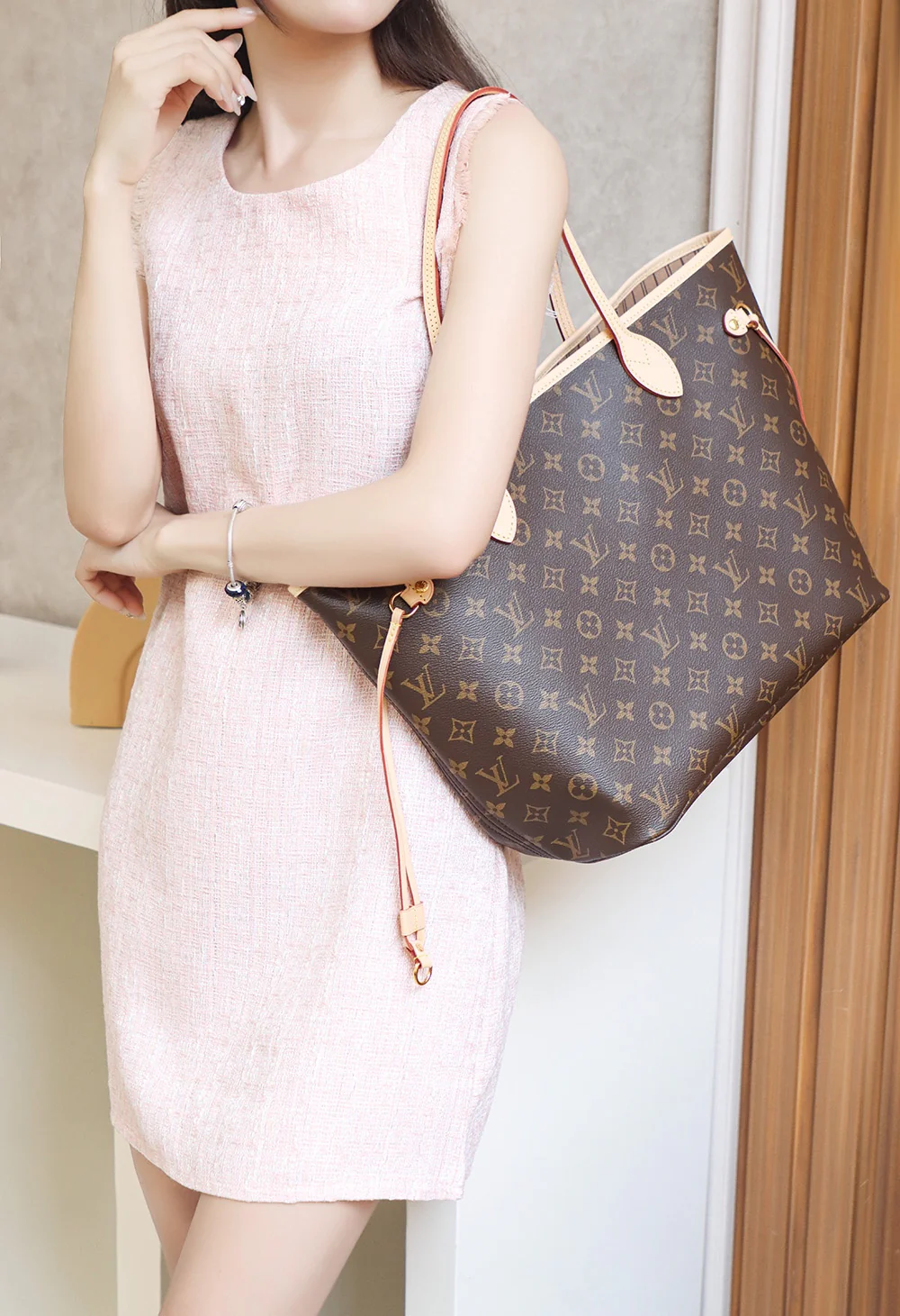 m40995-LV-Классическая сумка Neverfull с монограммой Classic Monogram