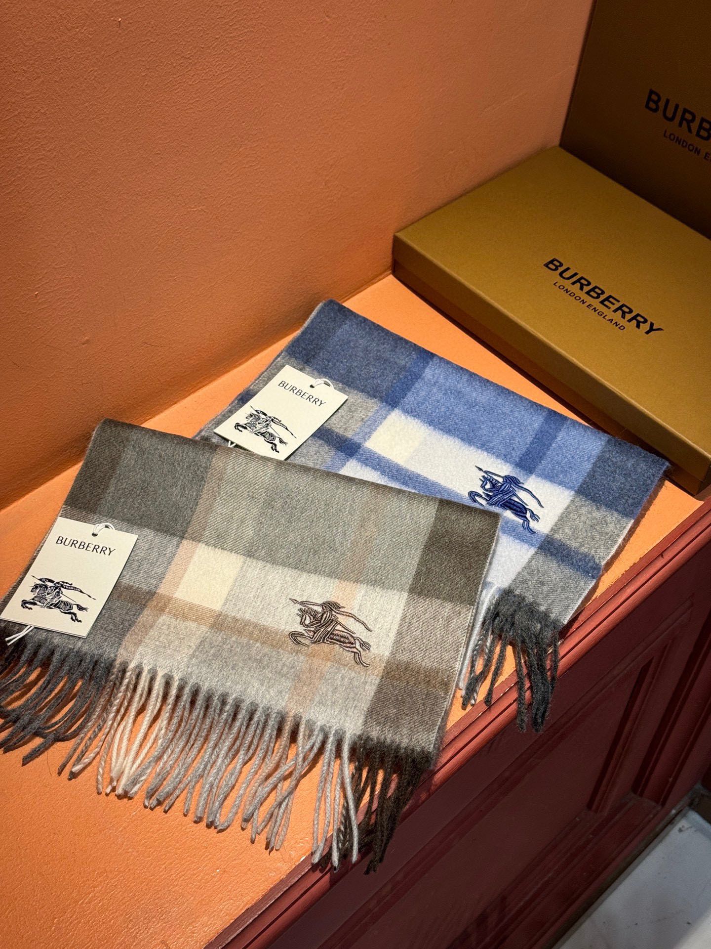 Классический клетчатый шарф Burberry 2024 — синий