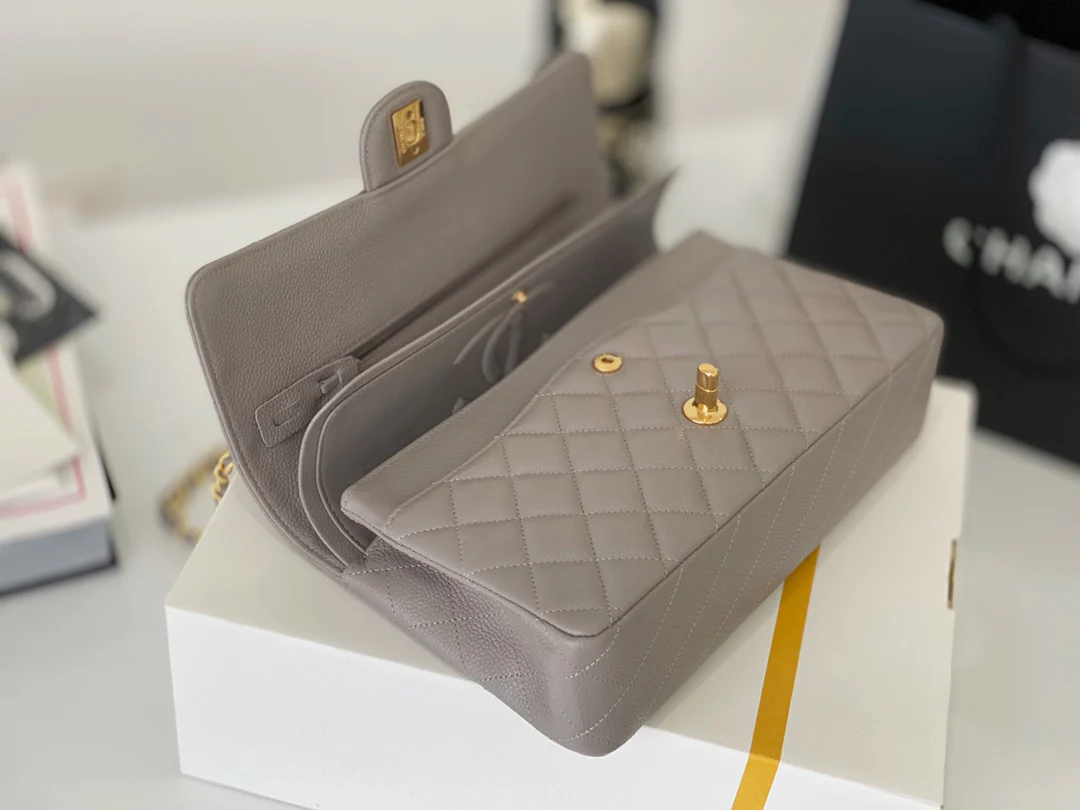 Chanel - Икра - Сумка CF - Серая с золотой фурнитурой - 25 см