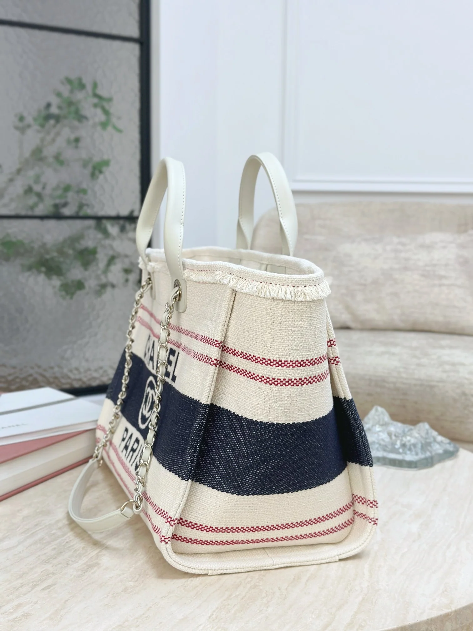 Пляжная сумка Chanel 25c, косметичка, красно-синяя.