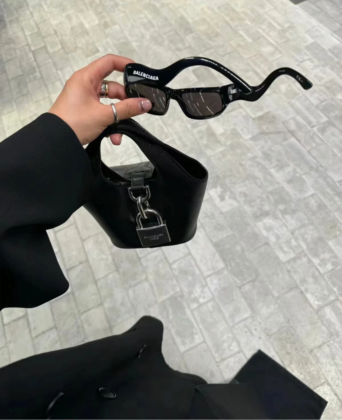 Сумка-хобо Balenciaga Locker - маленькая