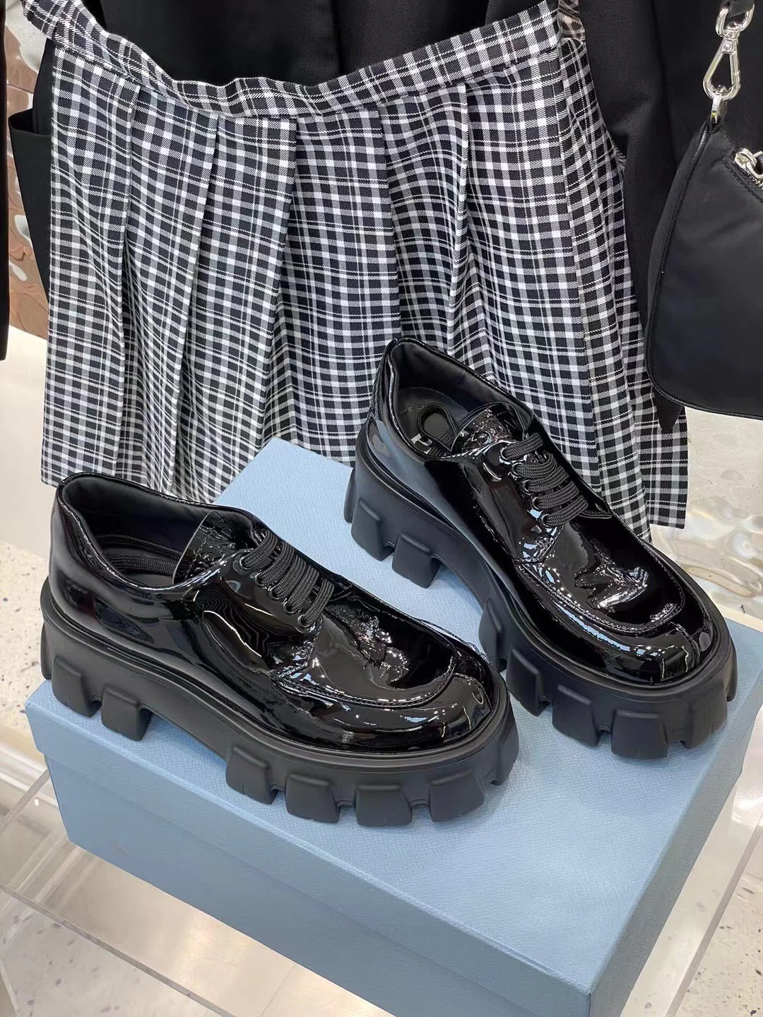 Повседневные туфли на платформе Prada 2024 - черные