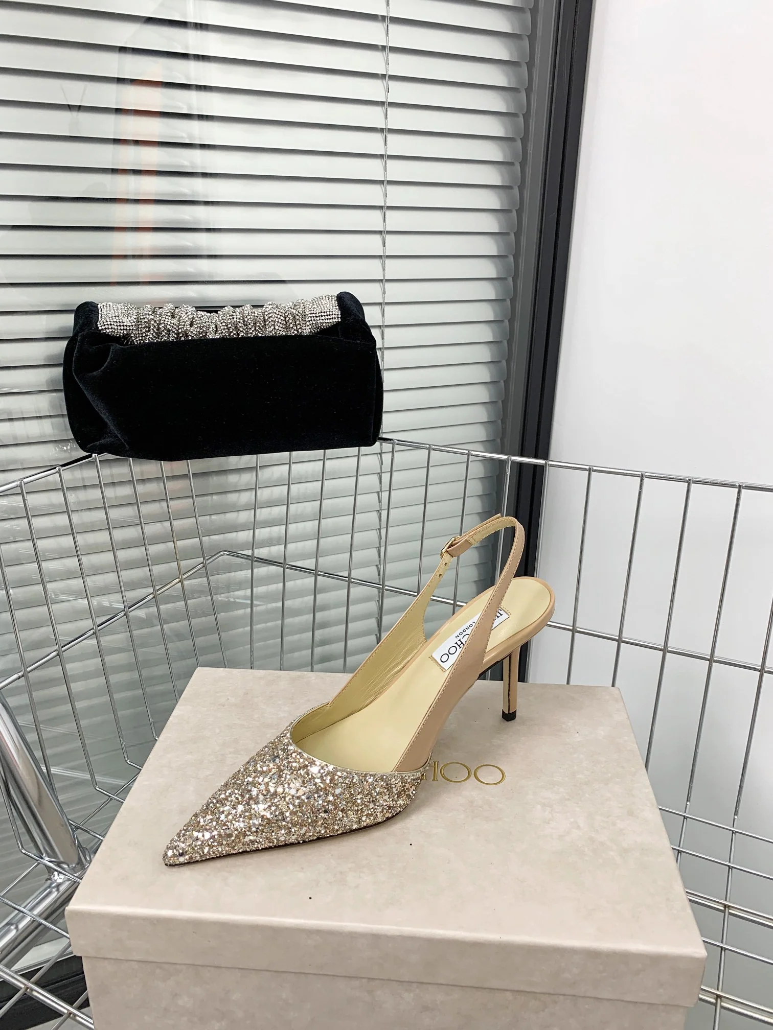 Новые поступления коллекции Jimmy весна/лето 2022 - Туфли на высоком каблуке с пайетками - 1