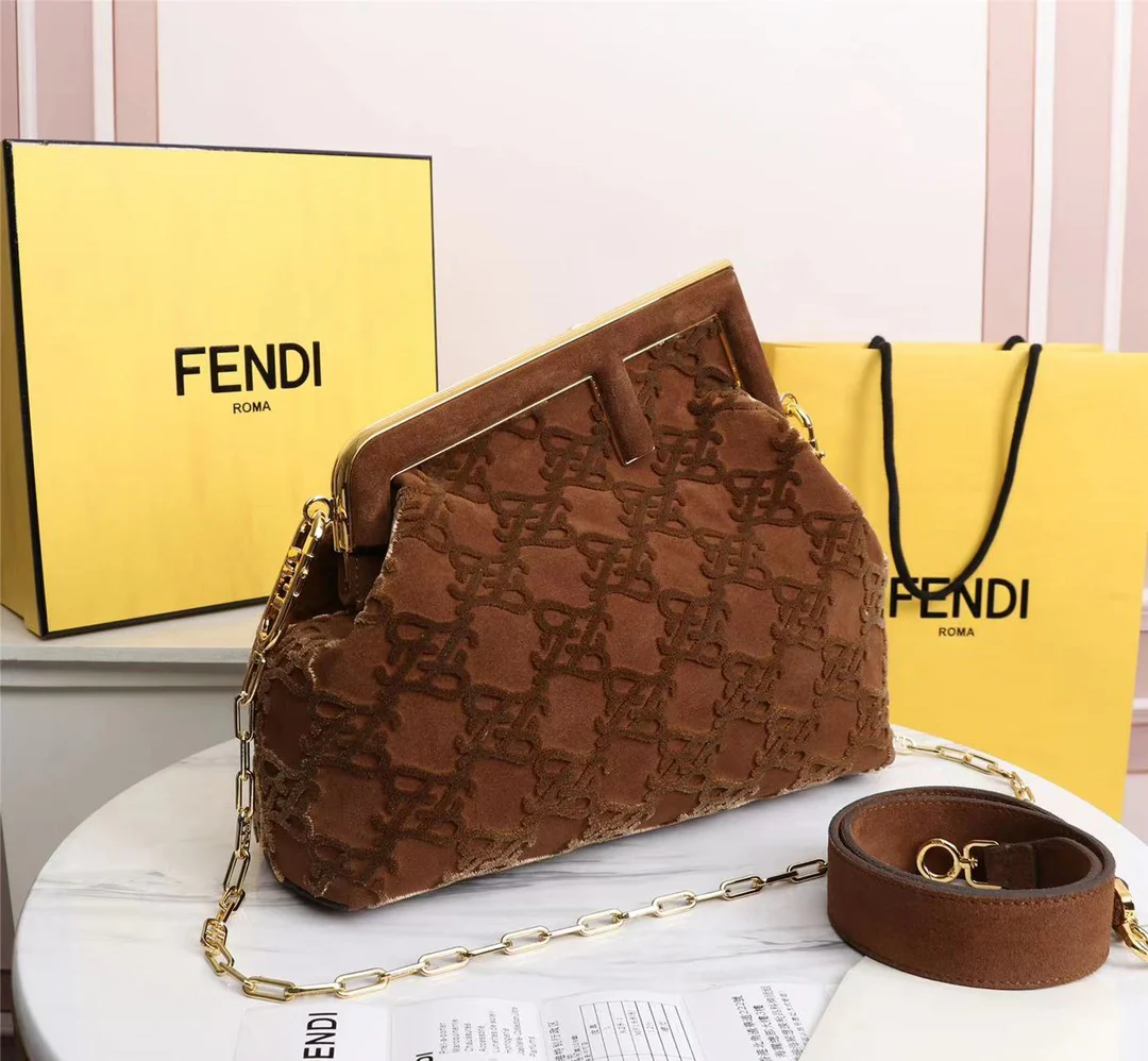 Сумка Fendi First Medium из коричневой замши - 1 шт.