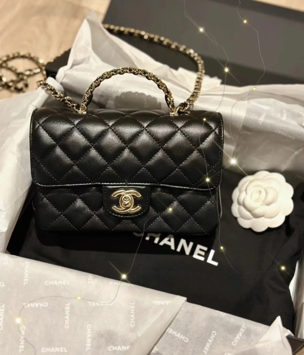 Ручка сумки Chanel 23a CF со стразами - черная