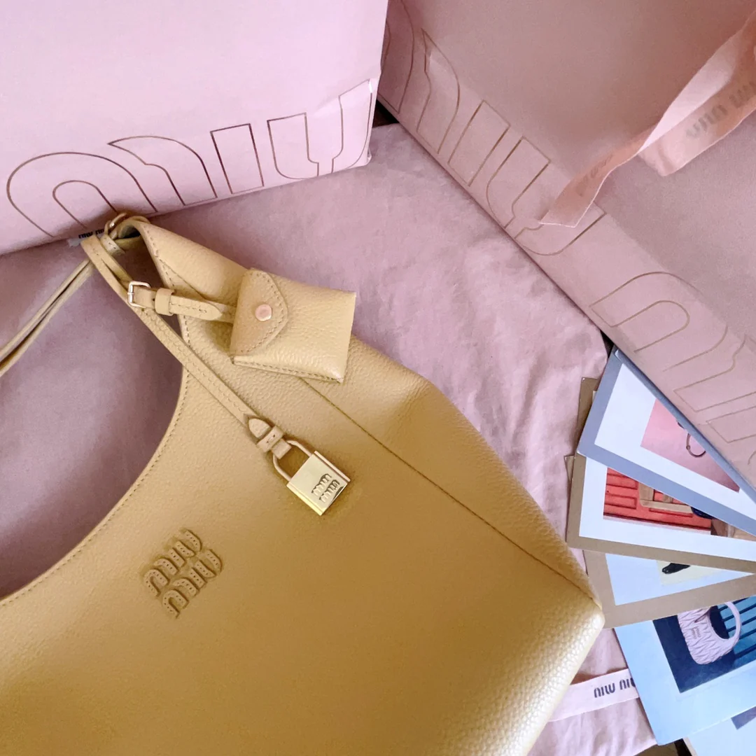 Кожаная сумка-тоут Miu Miu-5be098, желтая.