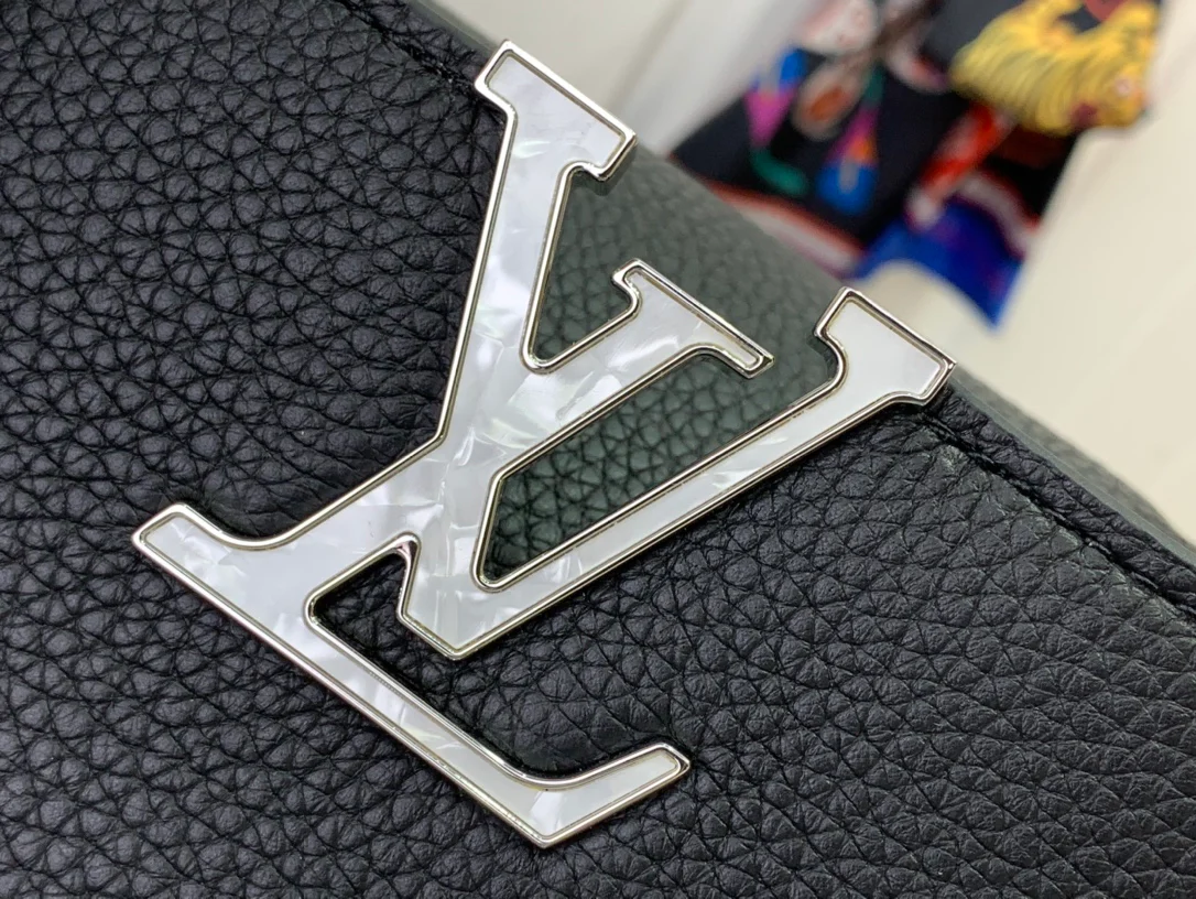 LV Capucines BB - Черная кожаная сумочка с жемчужной цепочкой