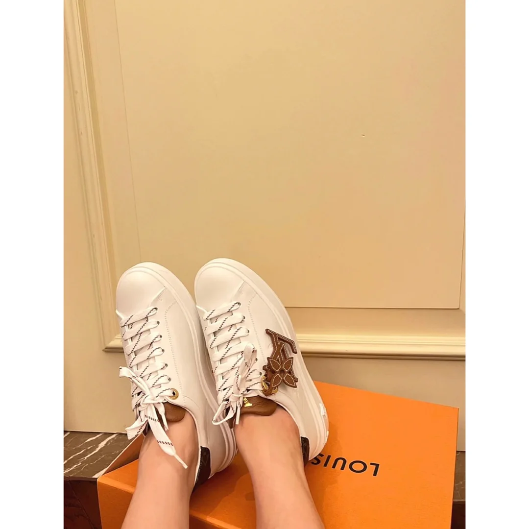 Белые кроссовки на платформе LV Time Out Series с коричневым язычком