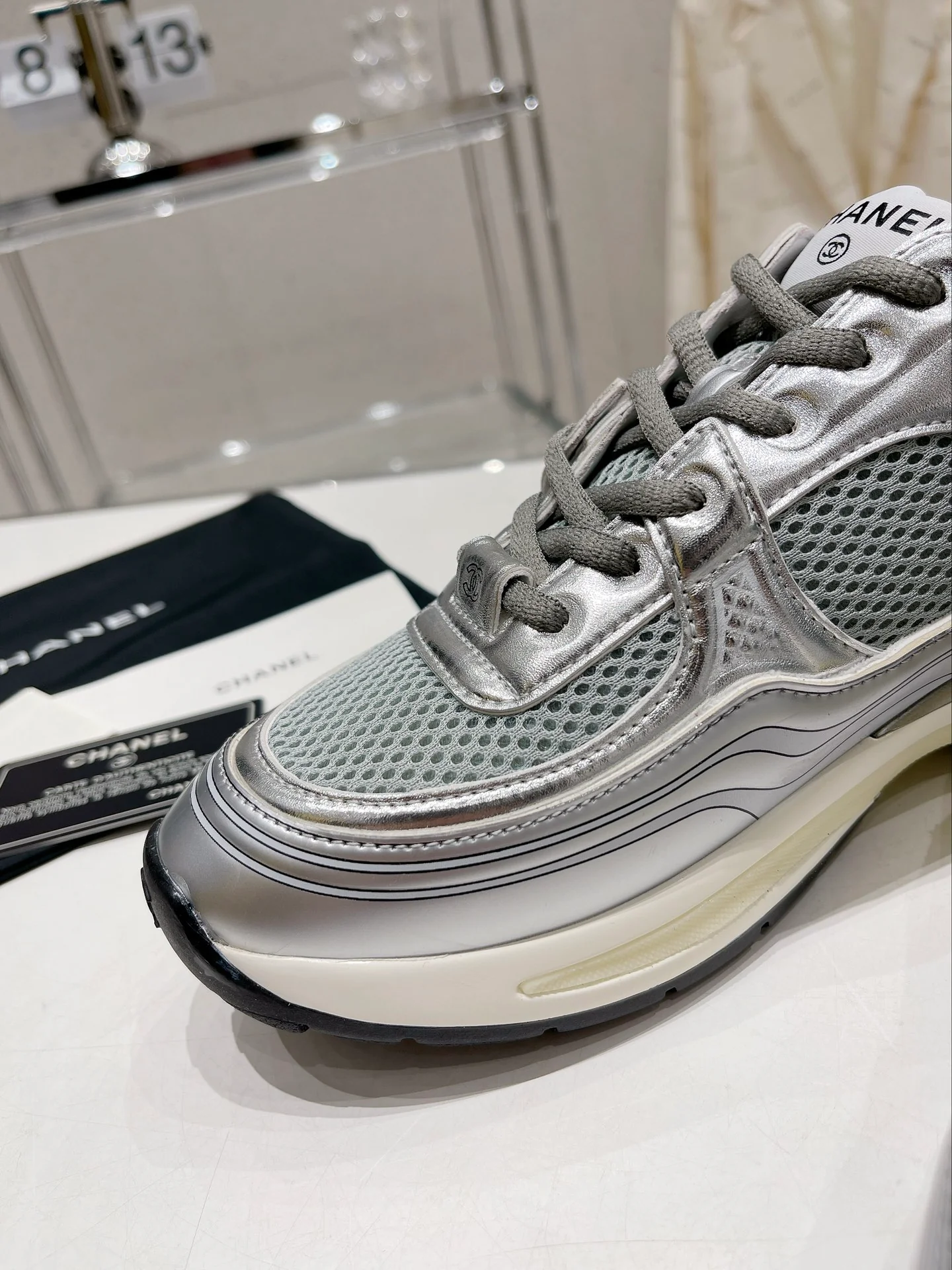 Новинка весенней коллекции Chanel 2023 года - Дышащая сетка - Повседневные кроссовки - Серебристо-зеленые