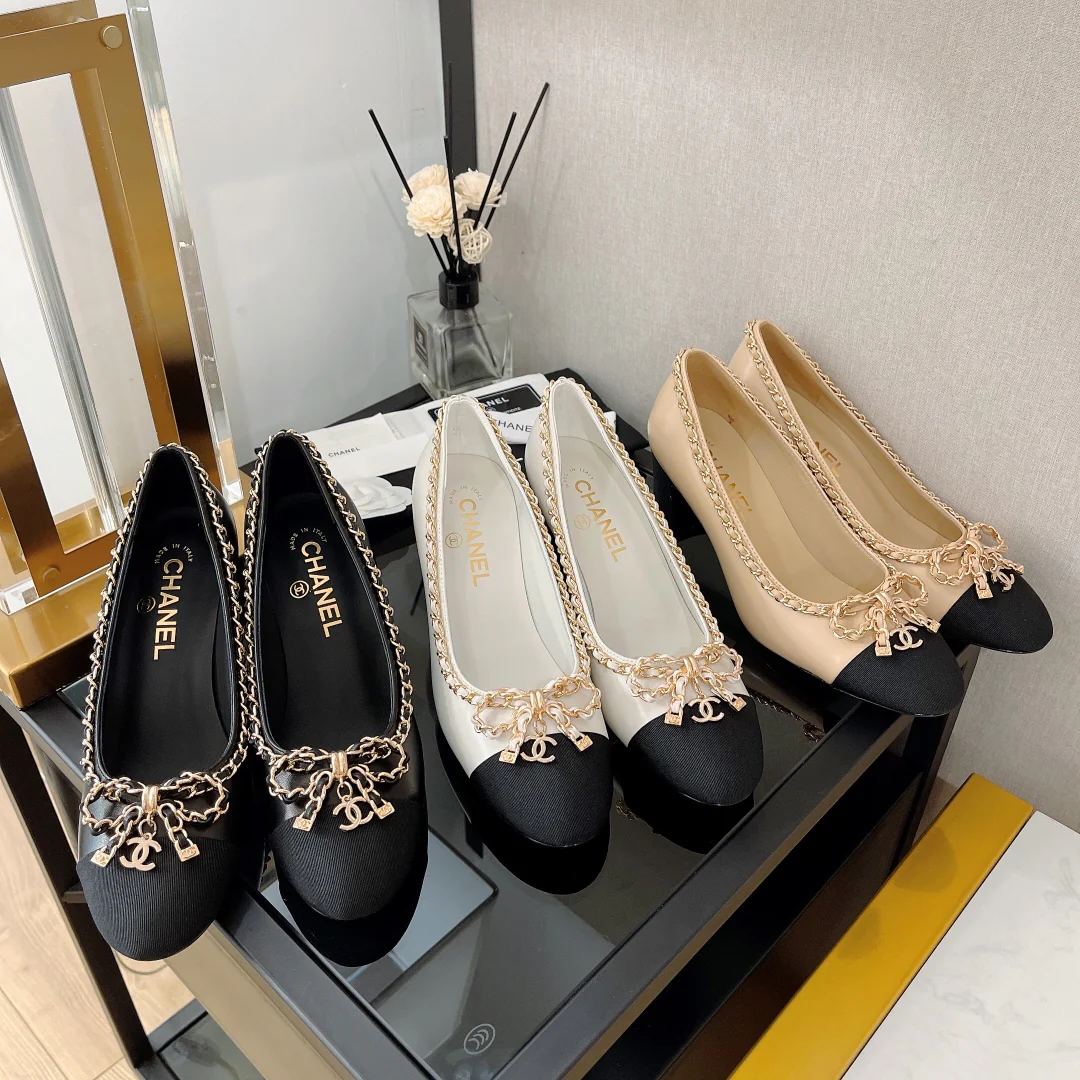 Туфли Chanel на массивном каблуке с цепочкой и бантом - из овечьей кожи - 6-5 см