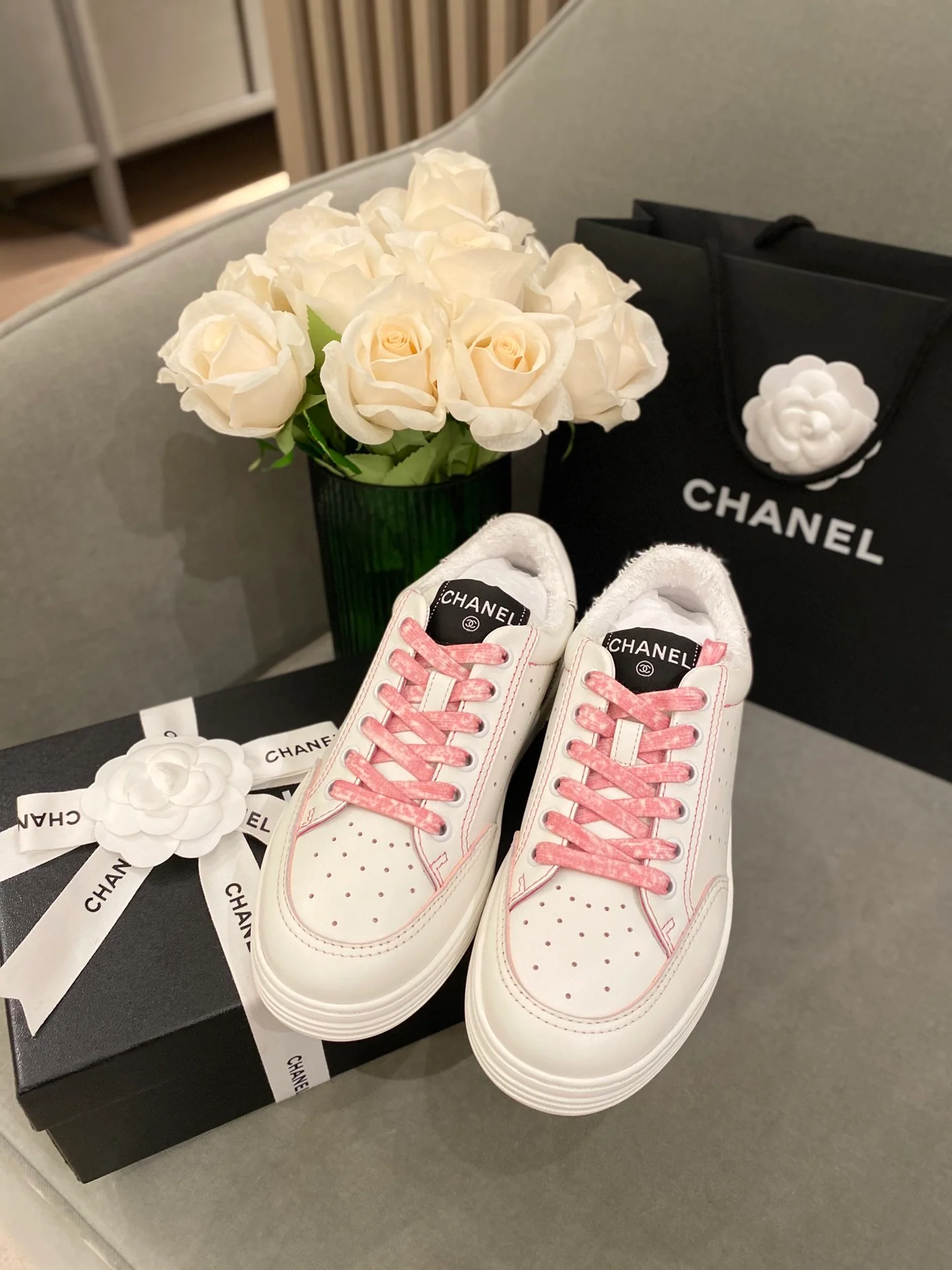 Белые кроссовки Chanel - 1