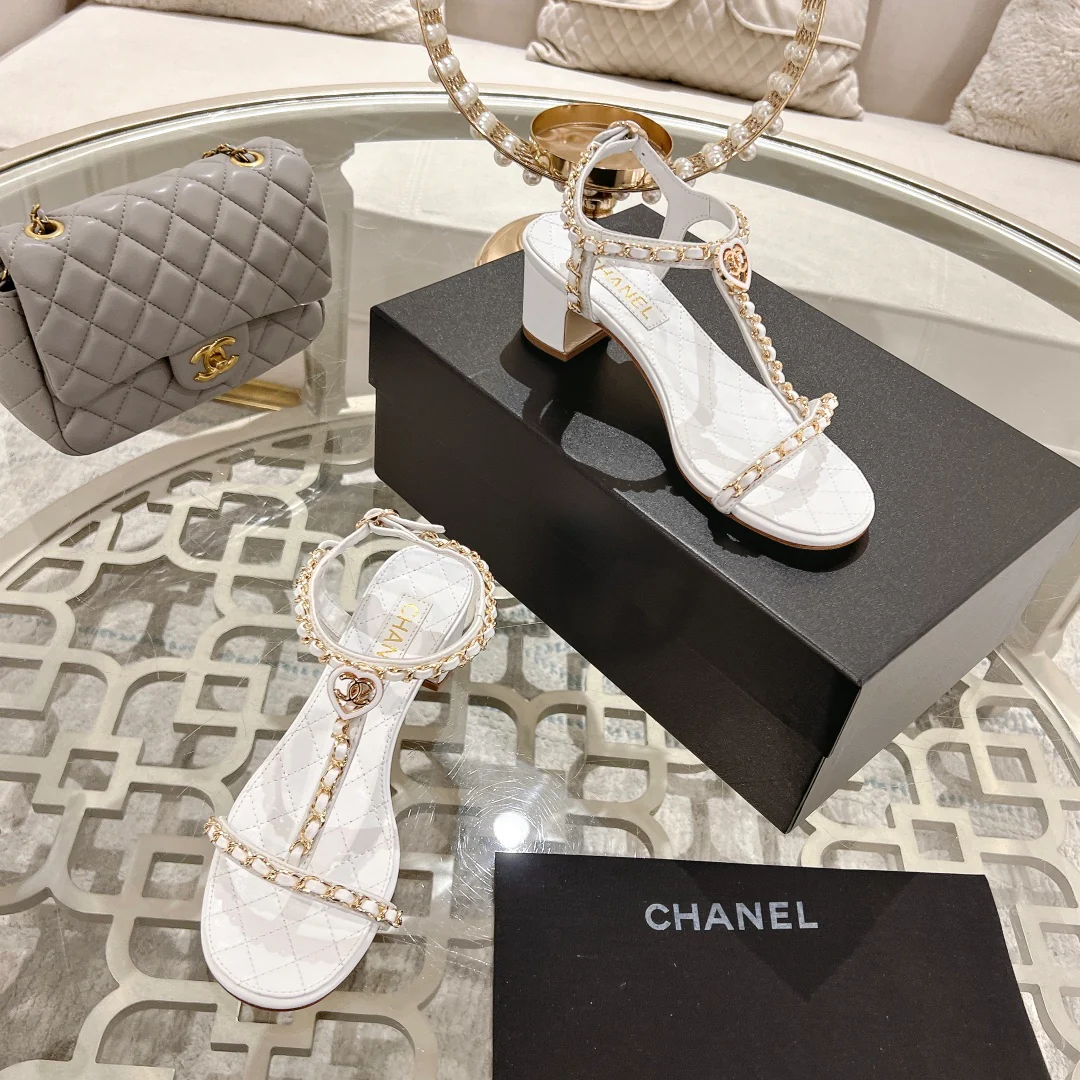 Босоножки Chanel 2024 на высоком каблуке 5 см - белые